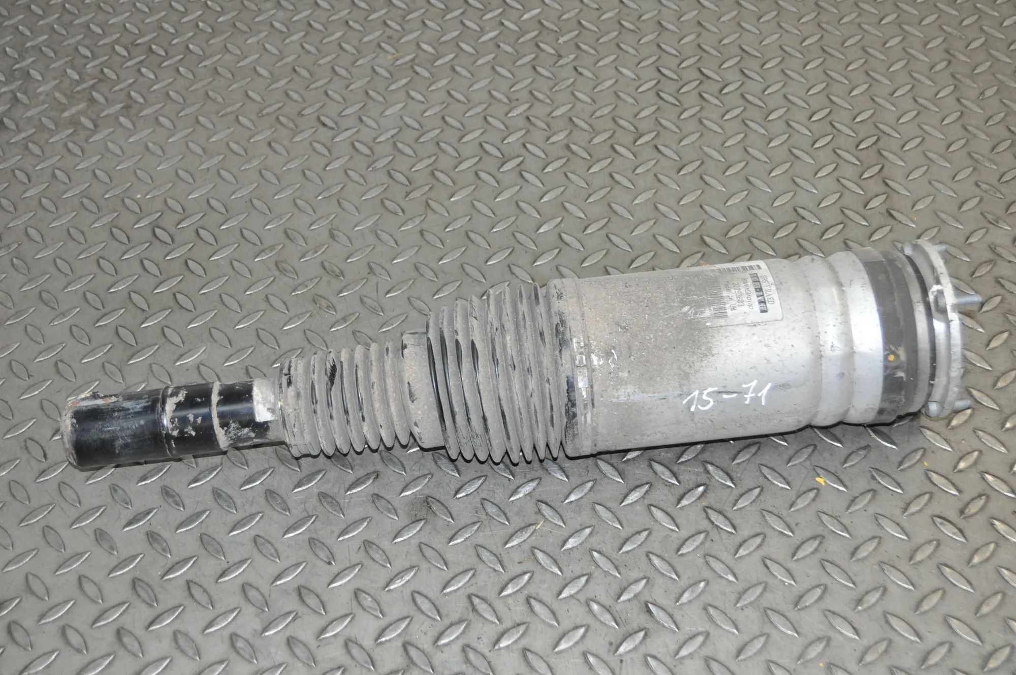 Land Rover Range Rover Sport (L494) Front Left Air Shock Absorber Front Left Air Shock Absorber — LAND ROVER RANG...