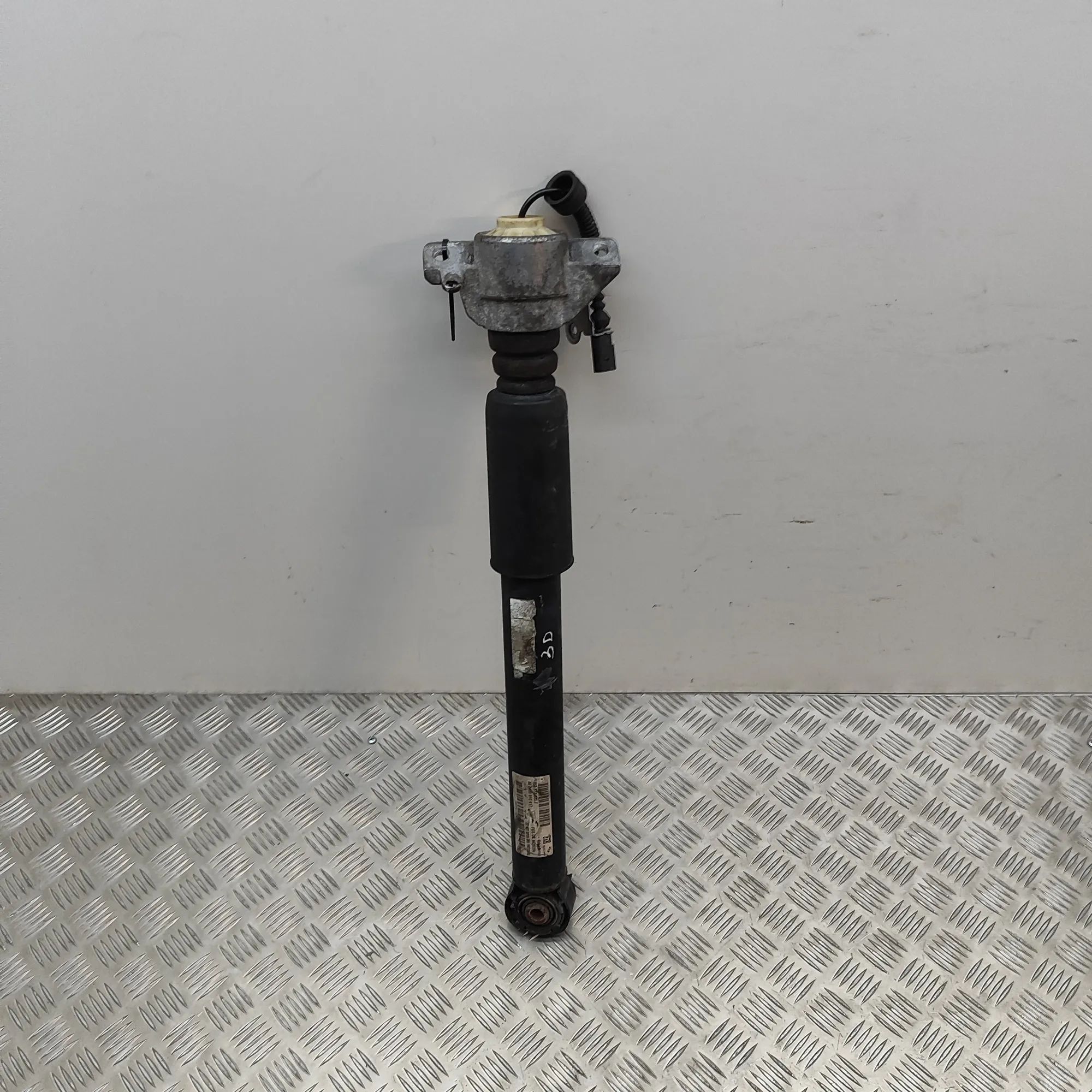 Porsche Macan Shock absorber — rear right Shock absorber — rear right — PORSCHE MACAN (95...