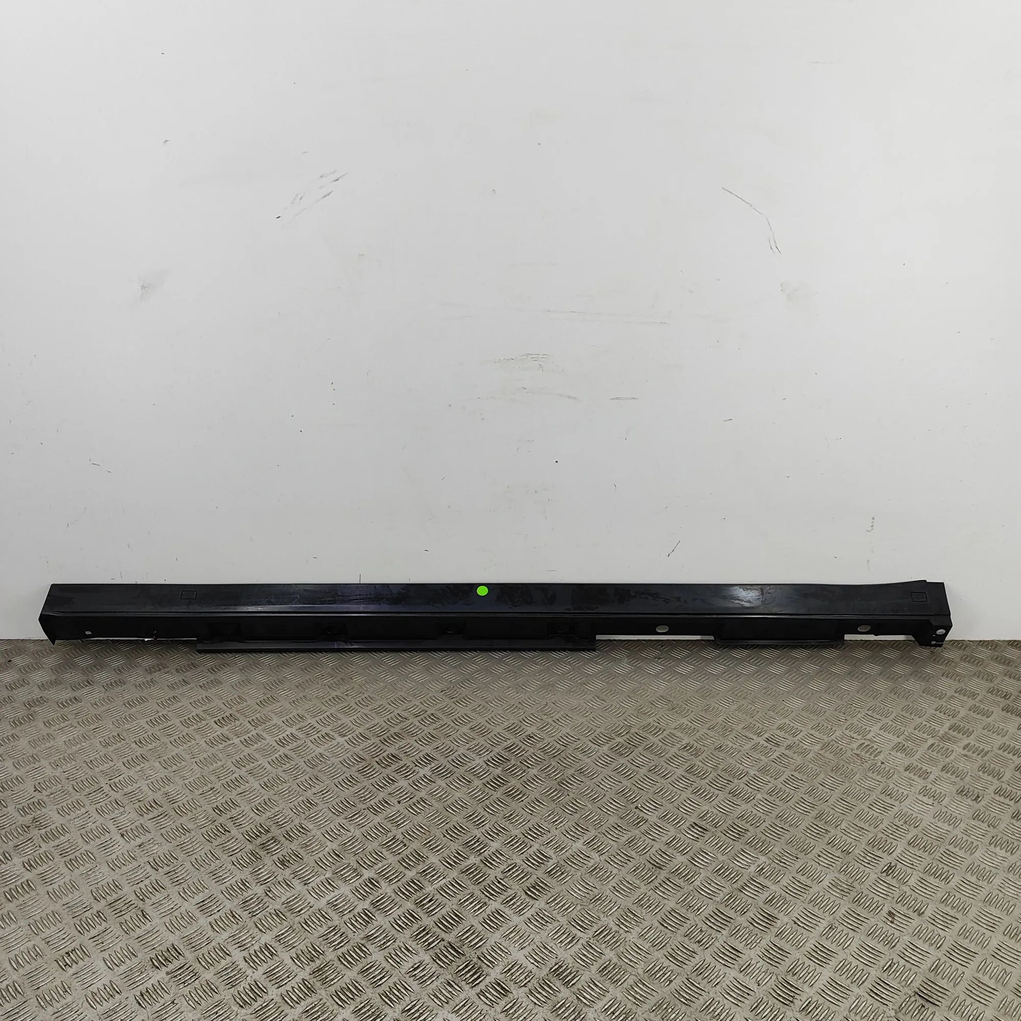 Lexus RX Left Side Plastic Sideskirt Cover Left Side Plastic Sideskirt Cover — LEXUS RX (_...
