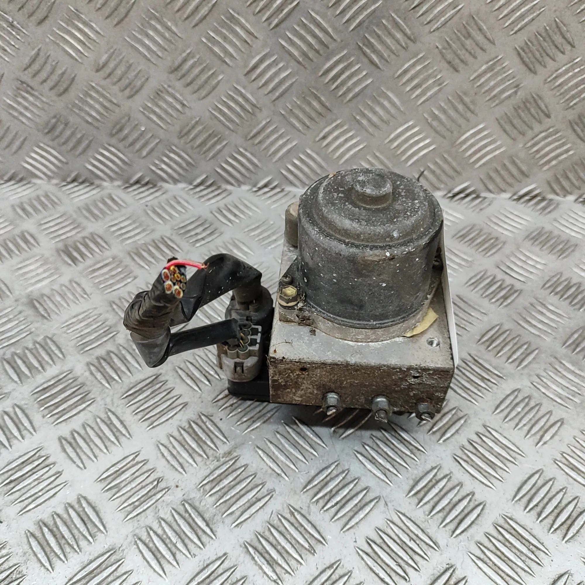 Toyota Hiace (H100) ABS hydraulic pump