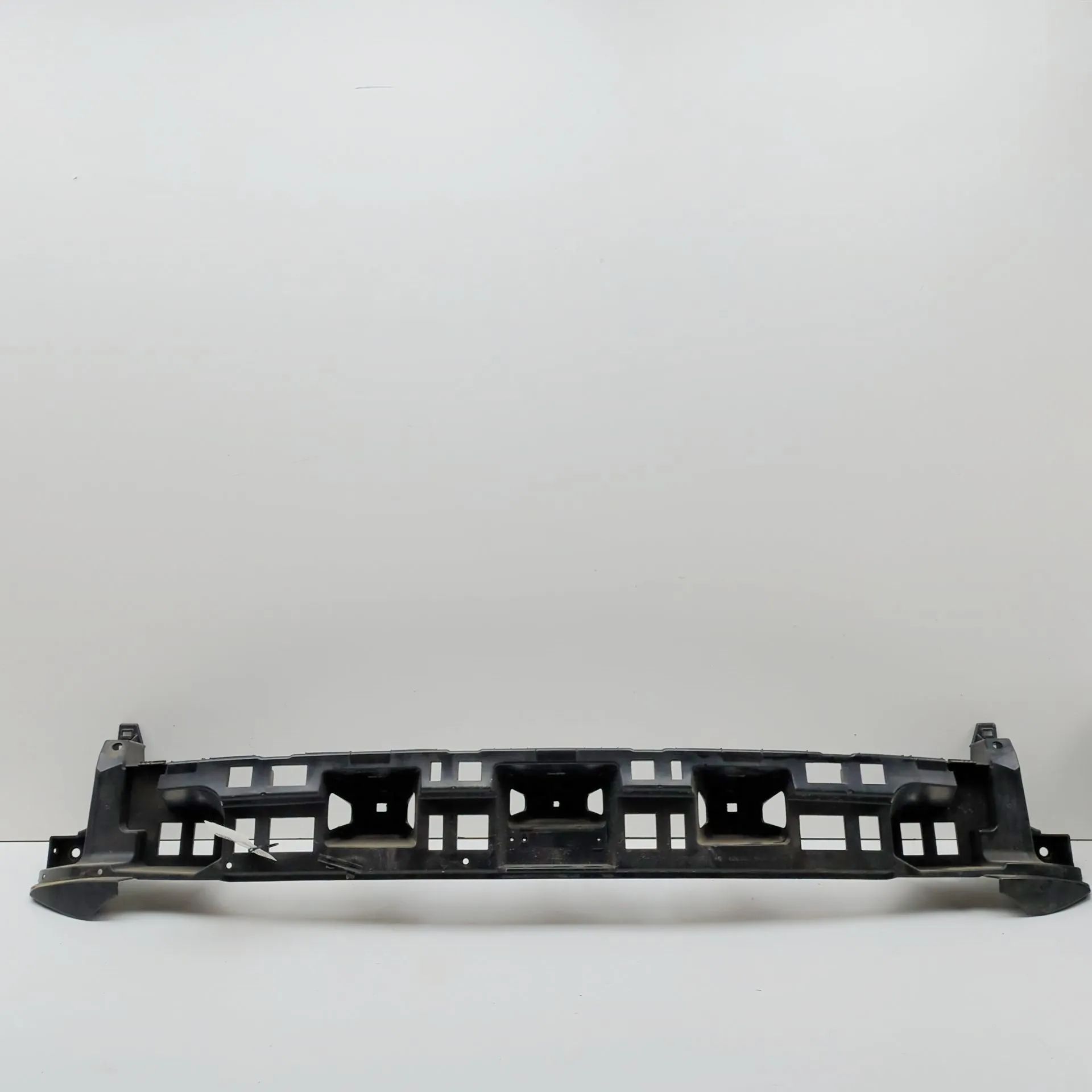 Land Rover Range Rover Velar Rear Bumper Middle Bracket Rear Bumper Middle Bracket — LAND ROVER RANGE R...
