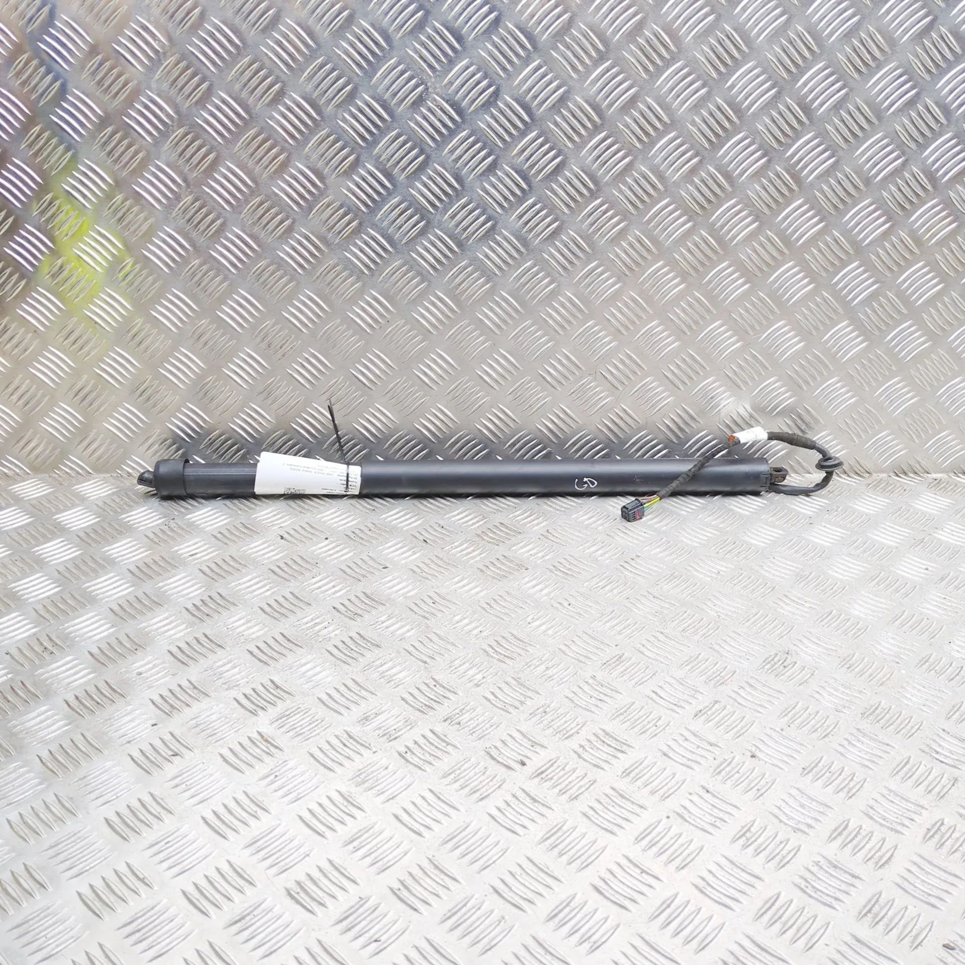 Land Rover Range Rover Velar Right Side Tailgate Gas Strut Right Side Tailgate Gas Strut — LAND ROVER RANG...