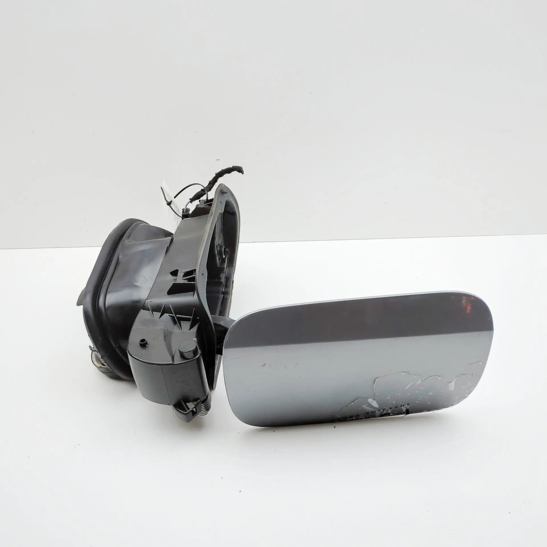 BMW 4 (G22 / G23 / G26)  Fuel Tank Flap Cap Fuel Tank Flap Cap — BMW 4 / i4 (G22, G23, G26,...