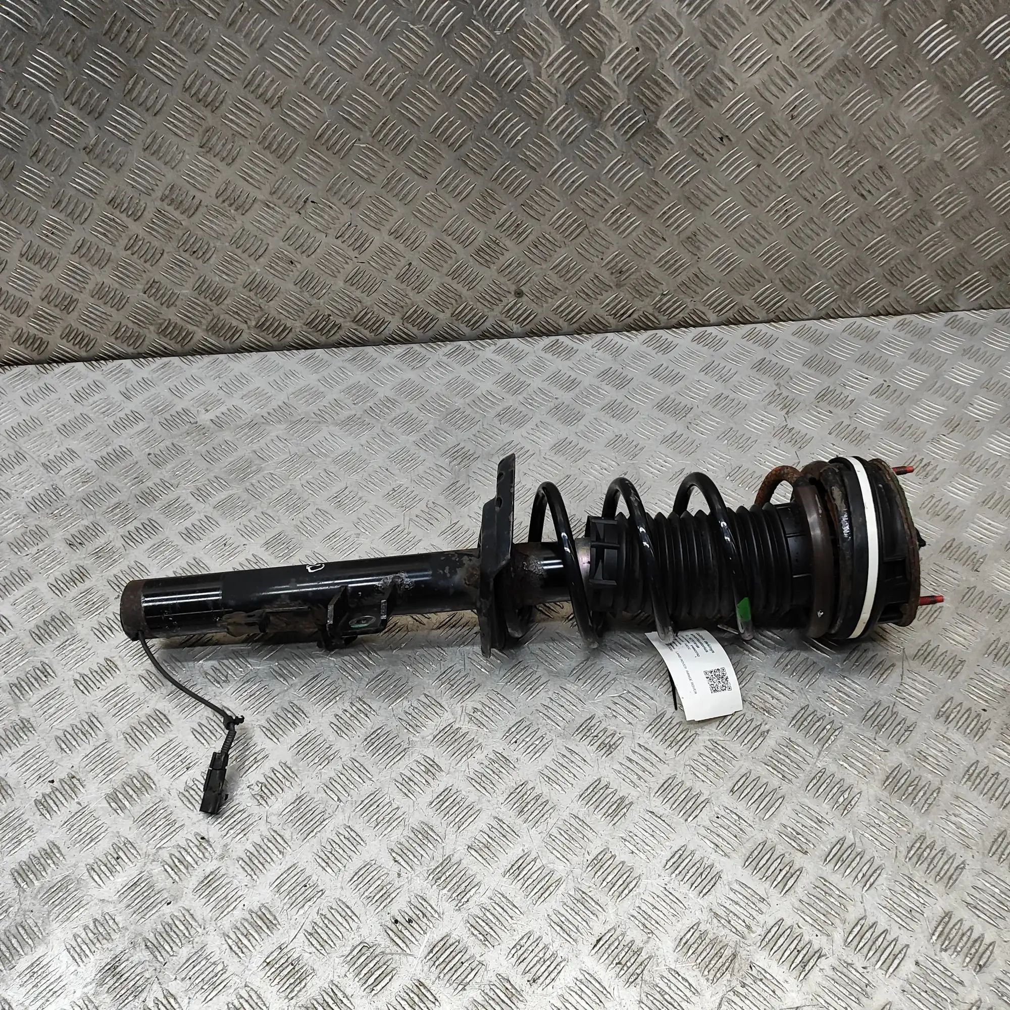 Land Rover Range Rover Evoque Shock absorber — rear right Shock absorber — rear right — LAND ROVER RANGE ...