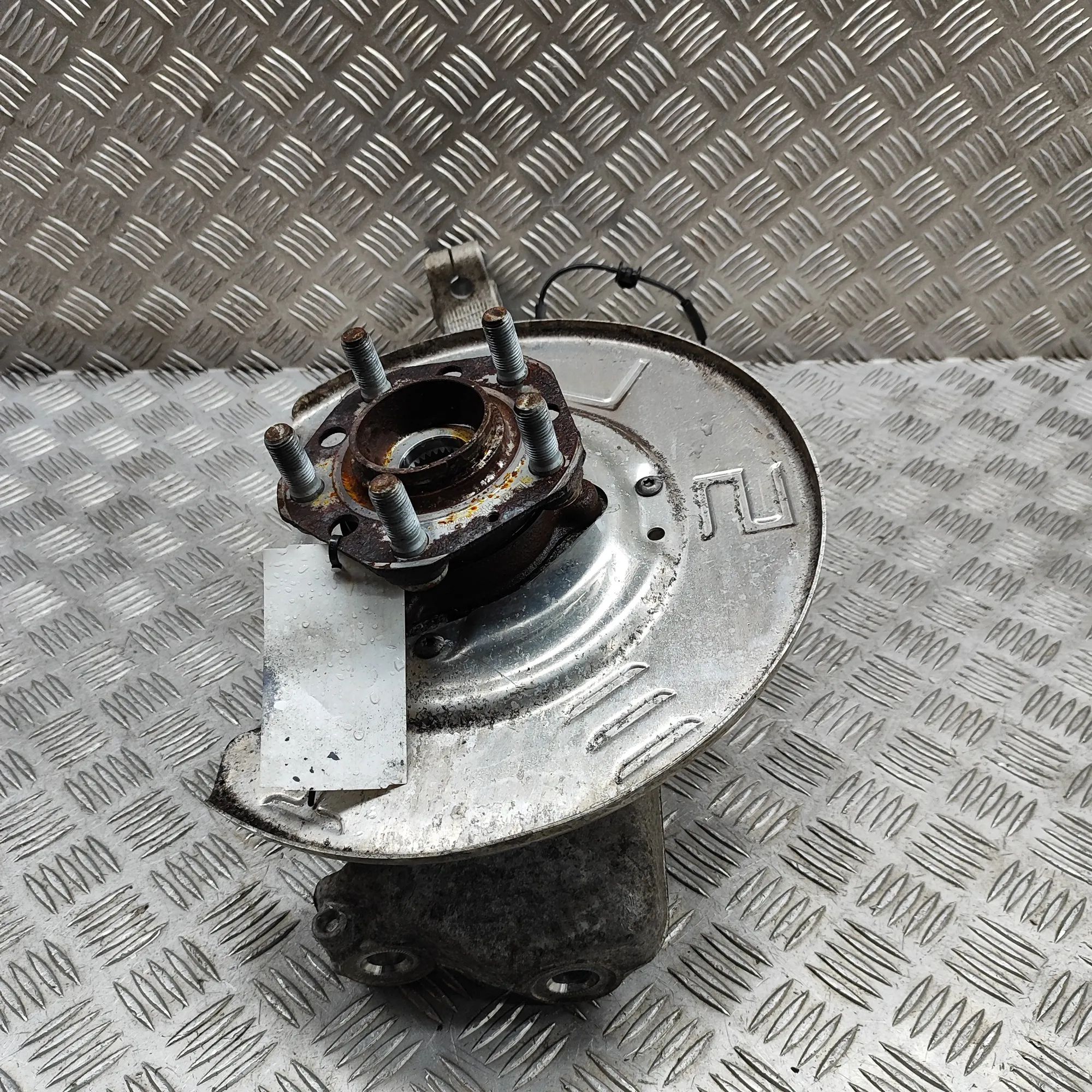 Tesla Model 3 Front Right Wheel Hub Front Right Wheel Hub — TESLA MODEL 3 (2018-......