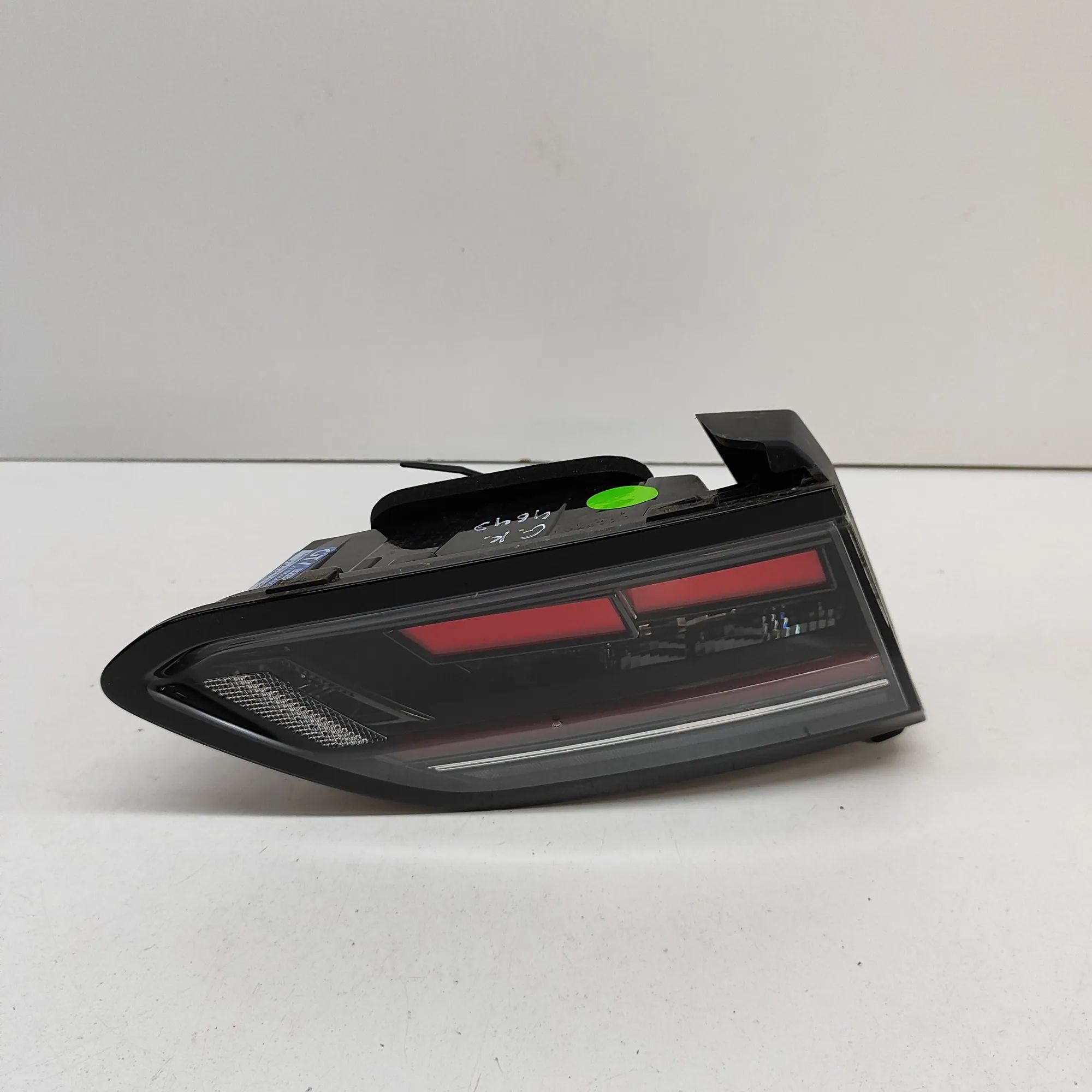 Volkswagen Arteon Left Side Tailgate Tail Light Left Side Tailgate Tail Light — VW ARTEON (3H7)...