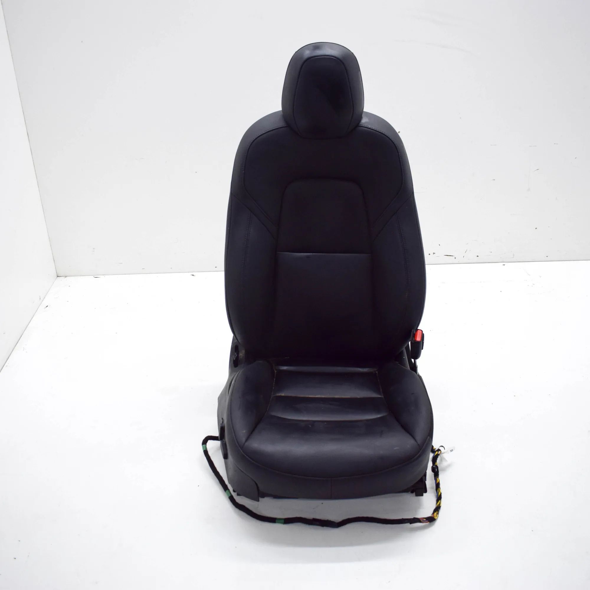Tesla Model 3 Front Right Seat Front right seat — TESLA MODEL 3 (2018-...)

Ge...