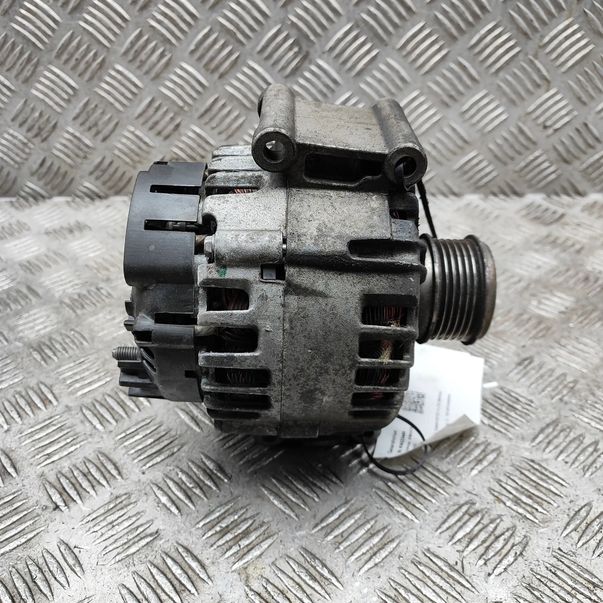 Volkswagen Transporter (T6, Caravelle, Multivan) Alternator Alternator — VW TRANSPORTER (VI T6 Minibus / pa...