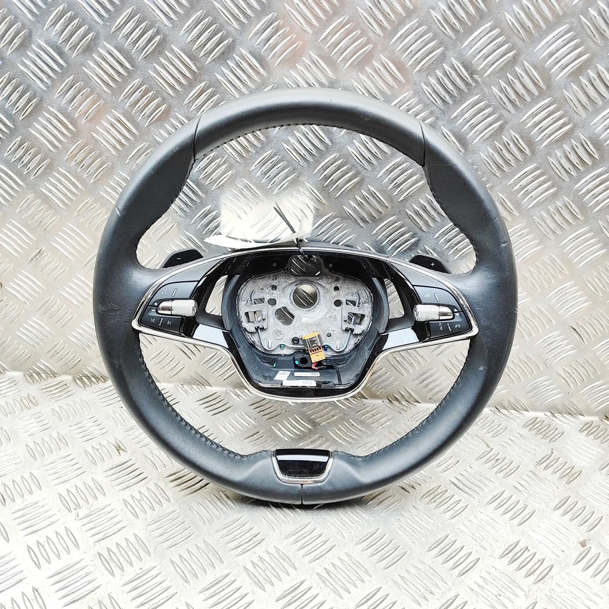 Skoda Octavia steering wheel Steering Wheel — SKODA OCTAVIA (IV Combi NX5) (...