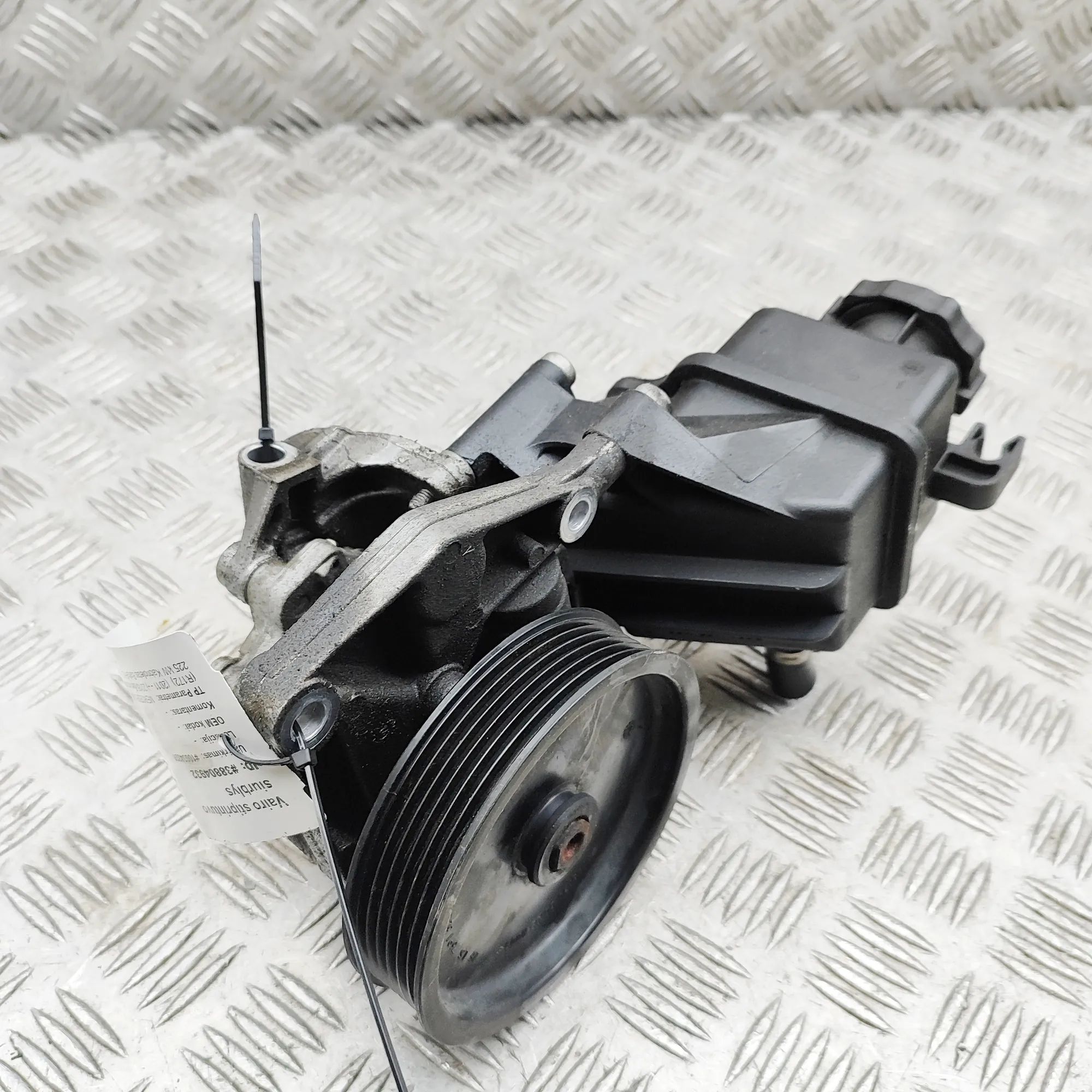 Mercedes-Benz SLK (R172) Power-steering pump Power-steering pump — MERCEDES BENZ SLK (R172) ...