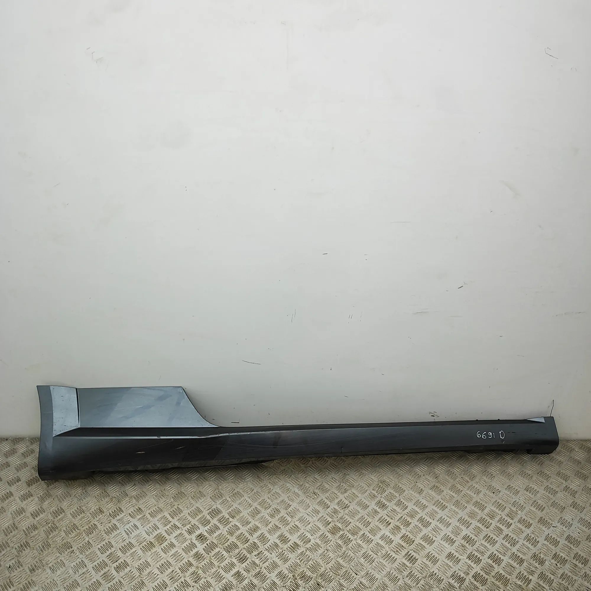 Audi TT (8S) Right Side Plastic Sideskirt Cover Right Side Plastic Sideskirt Cover — AUDI TT (F...