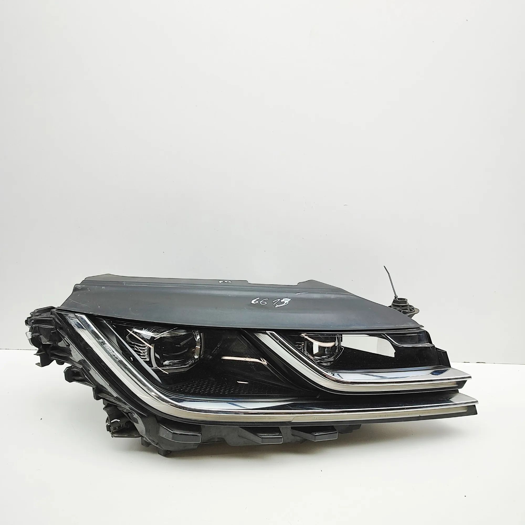 Volkswagen Arteon Front Right Headlight Front Right Headlight — VW ARTEON (3H7) (2017-....