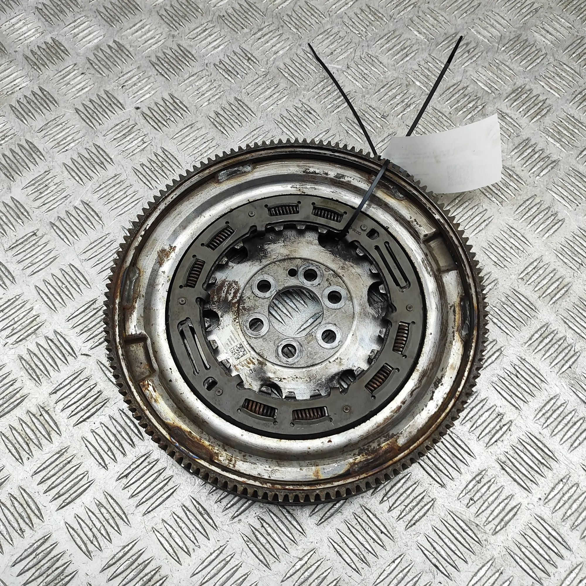 Volkswagen Polo flywheel Flywheel — VW POLO (6R, 6C) (2009-...) — 04B105...