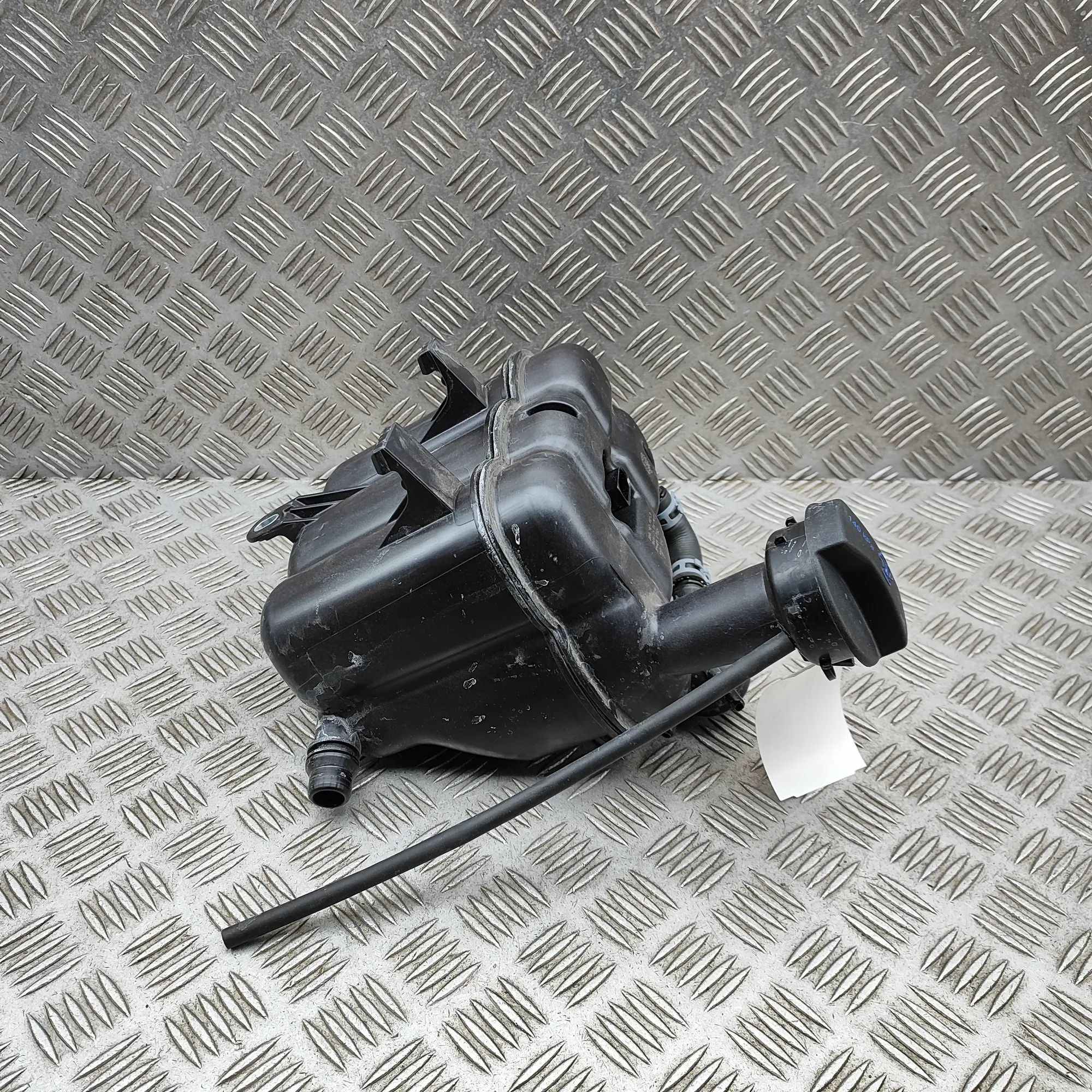 Porsche 911 (992) Expansion Tank Expansion tank — PORSCHE 911 (992) (2019-...) —...