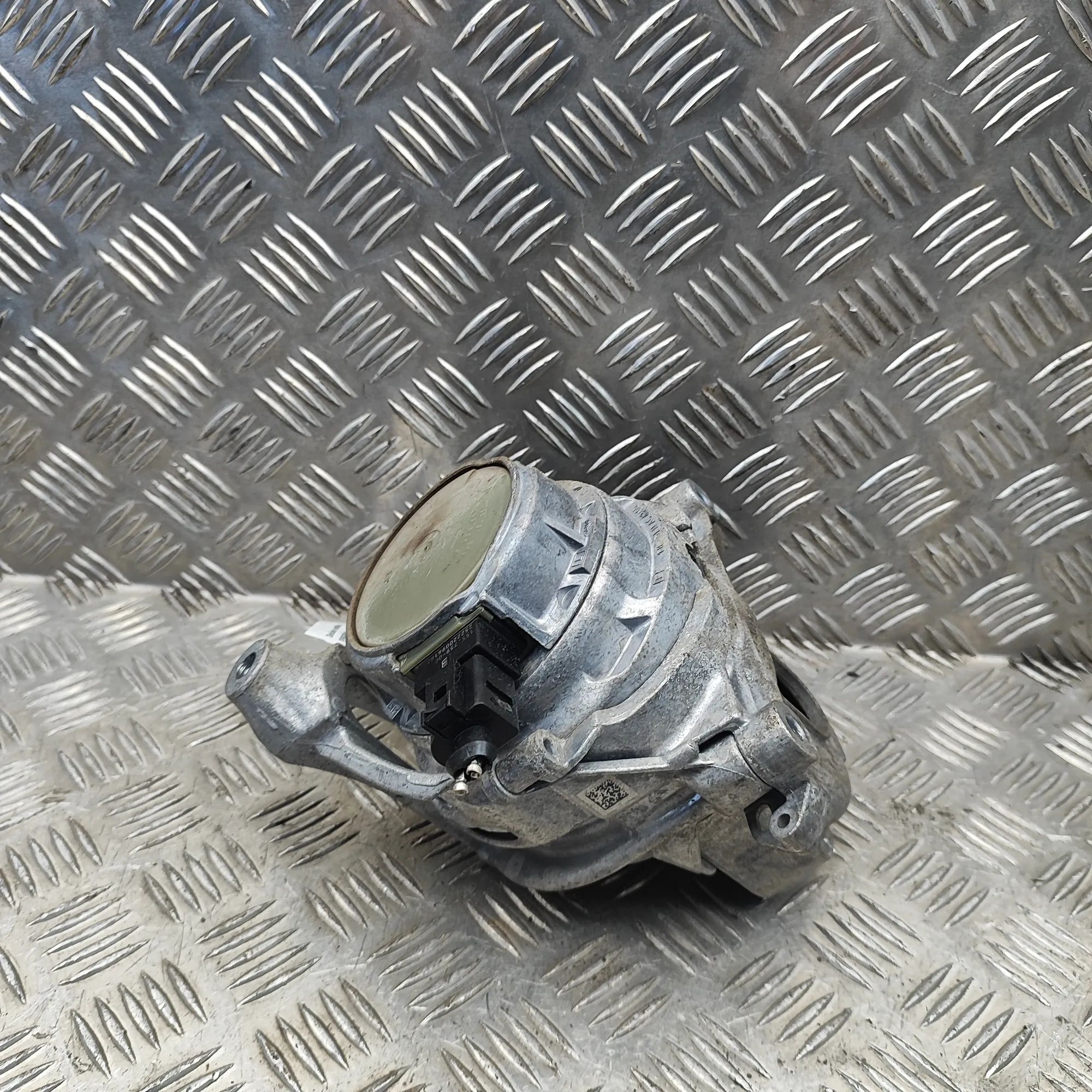 Porsche Cayenne Right Side Engine Mount Right Side Engine Mount — PORSCHE CAYENNE (Coup...