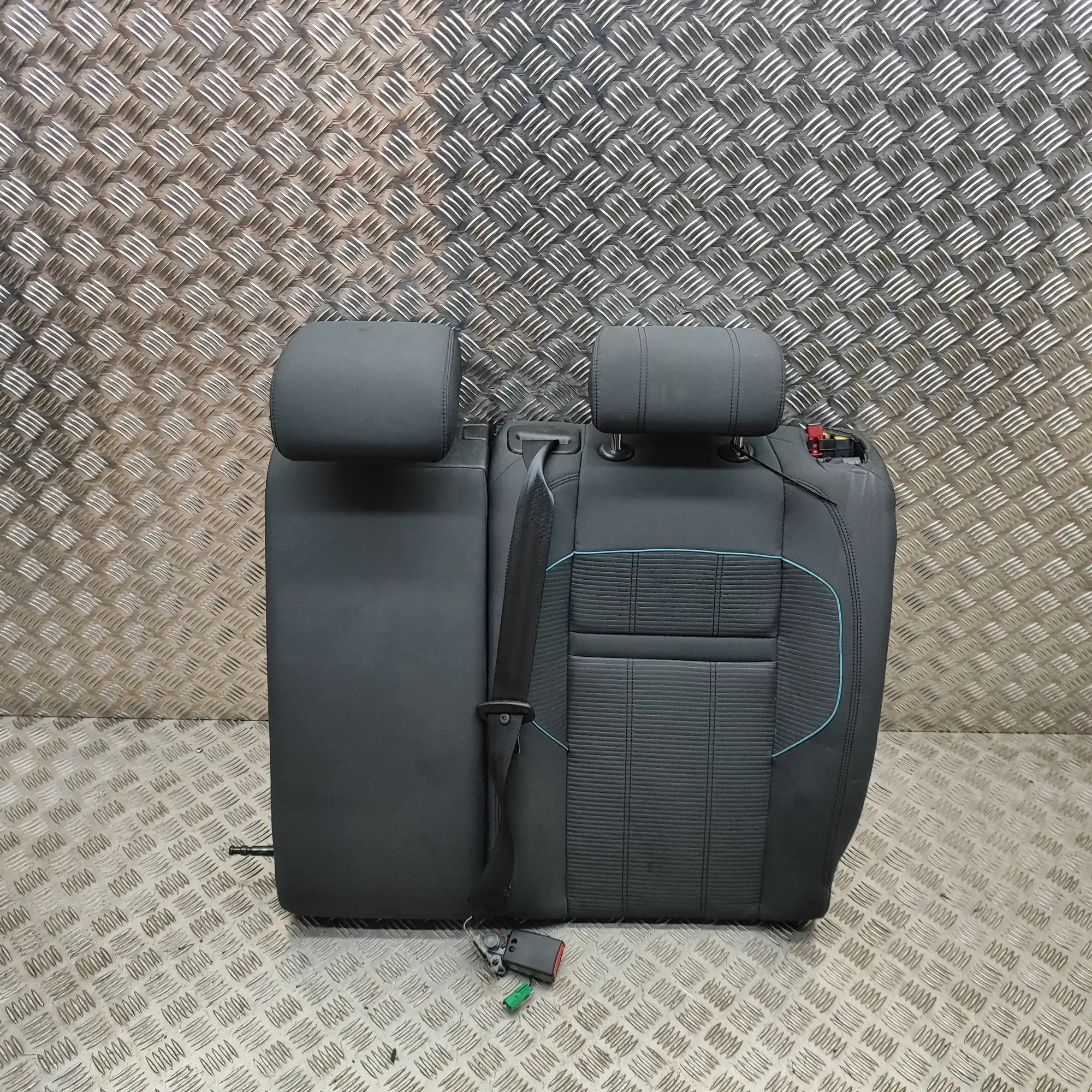 Land Rover Range Rover Evoque Rear seat Rear seat — LAND ROVER RANGE ROVER EVOQUE (L551...