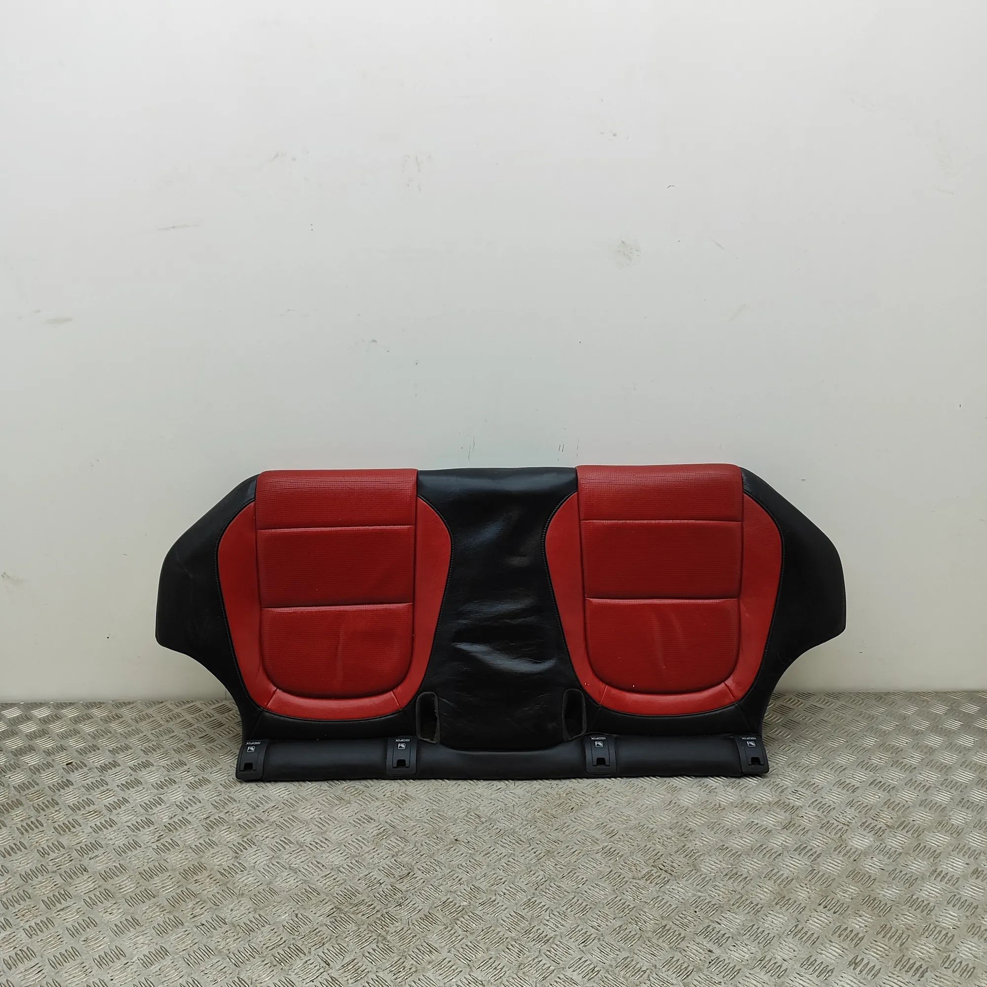 Jaguar XE Takapenkki Rear seat — JAGUAR XE (X760) (2015-...) — T4N28...