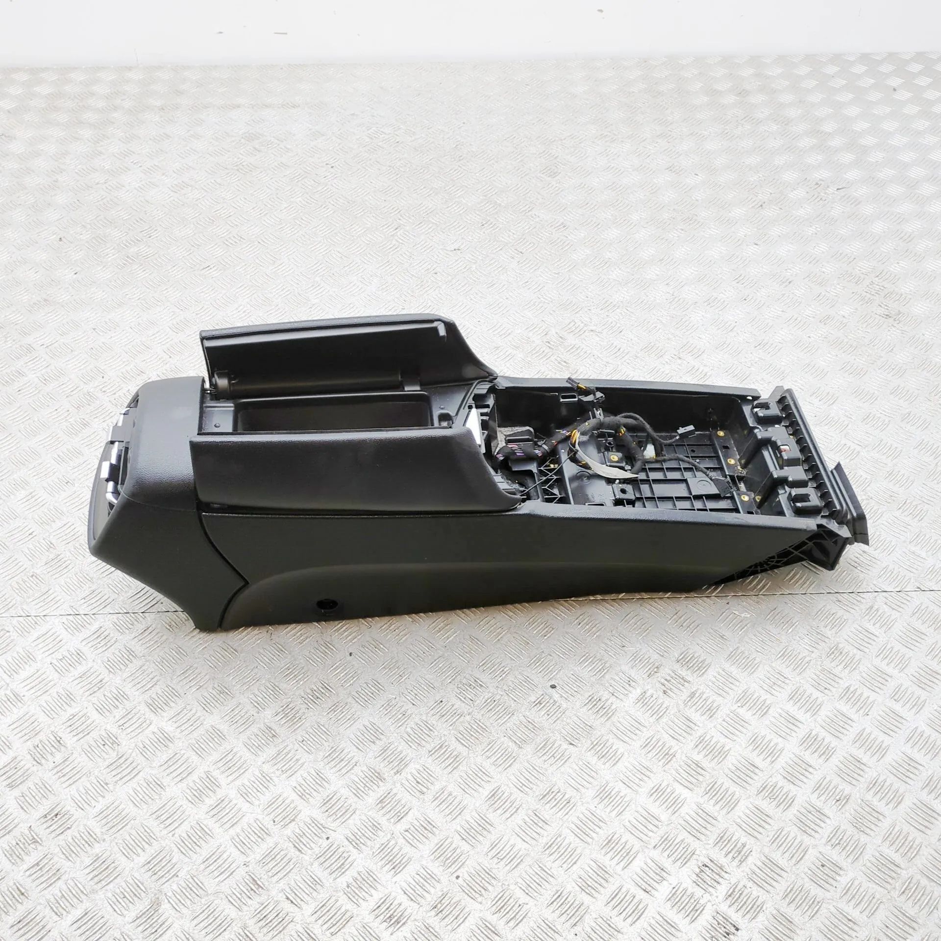 Maserati Ghibli center console center Console — MASERATI GHIBLI (M157) (2013-....