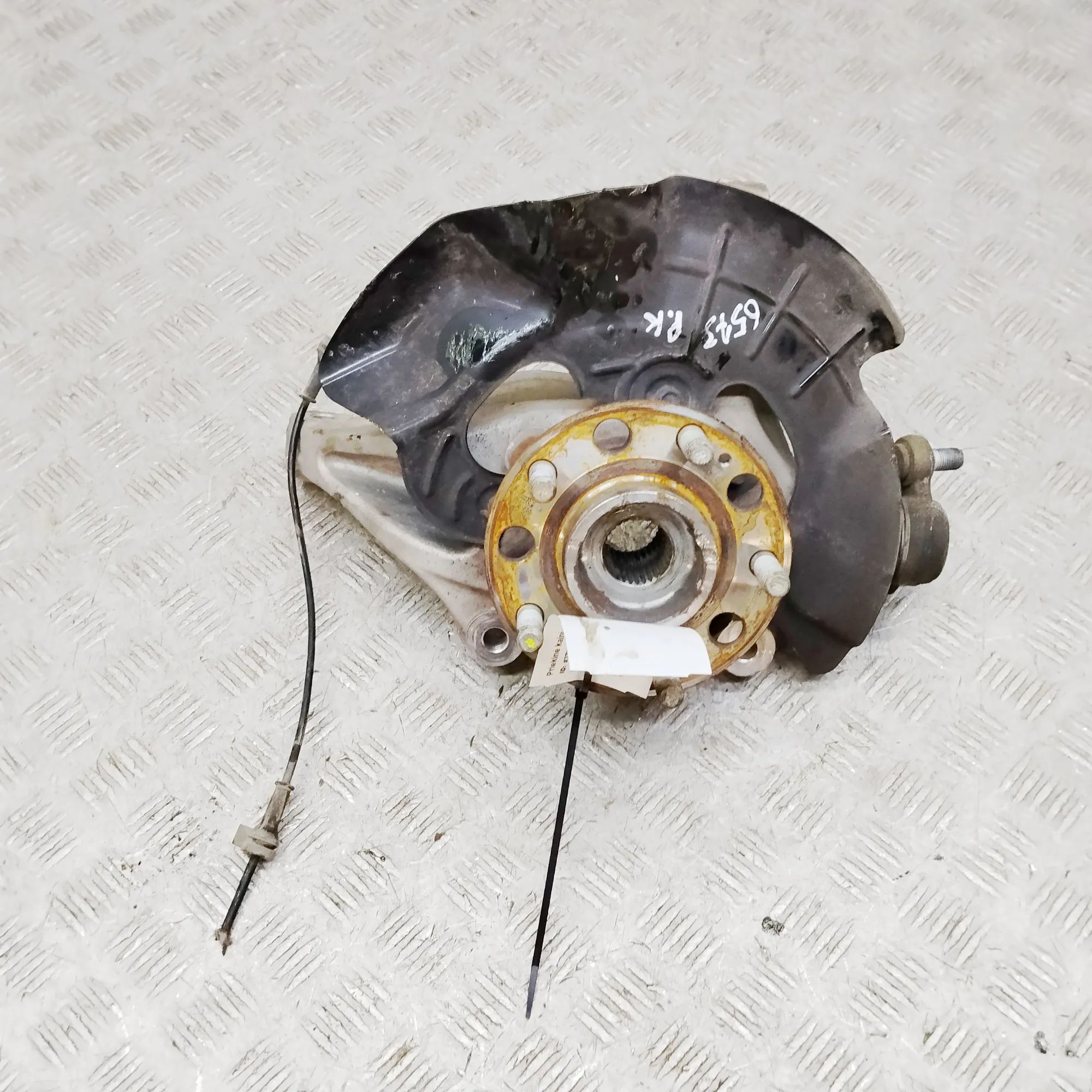 Kia Sportage Front Left Wheel Hub Front Left Wheel Hub — KIA SPORTAGE (V NQ5) (20...