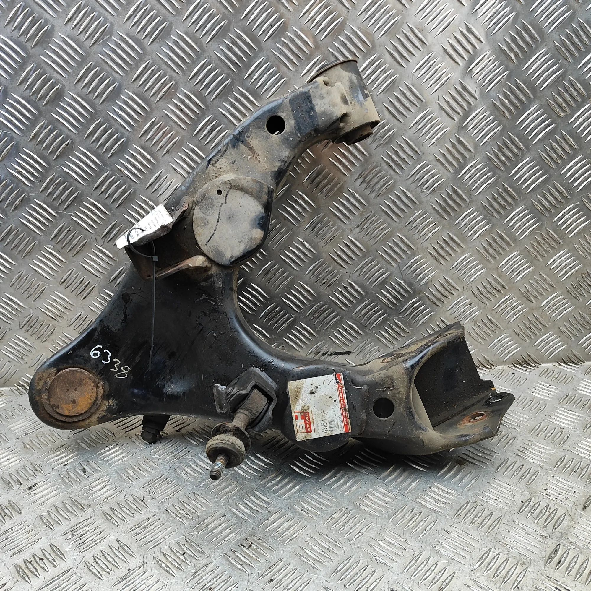 Toyota Land Cruiser 100 Front Right Lower Control Arm Front Right Lower Control Arm — TOYOTA LAND CRU...