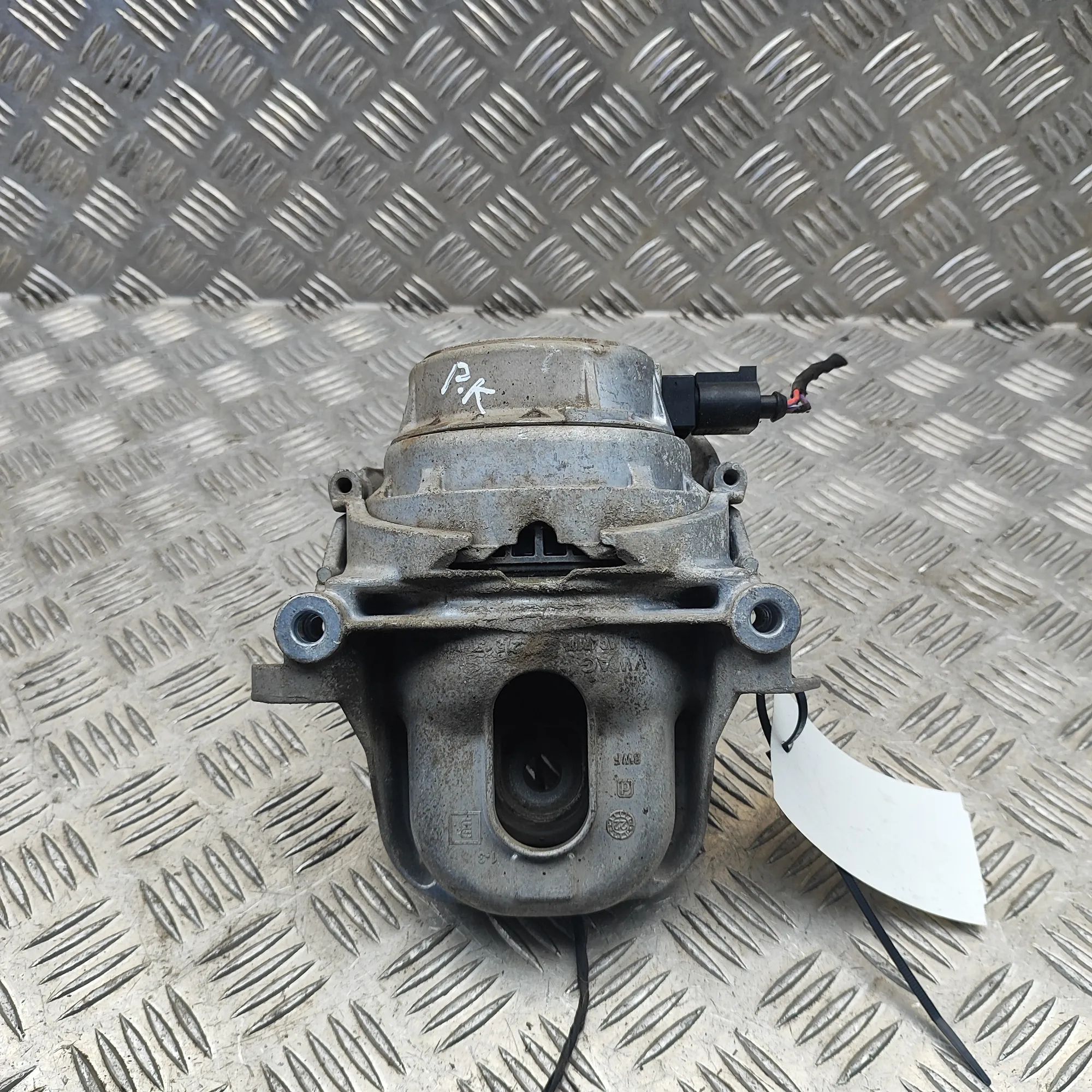 Porsche Cayenne Left Side Engine Mount Left Side Engine Mount — PORSCHE CAYENNE (Coupe...