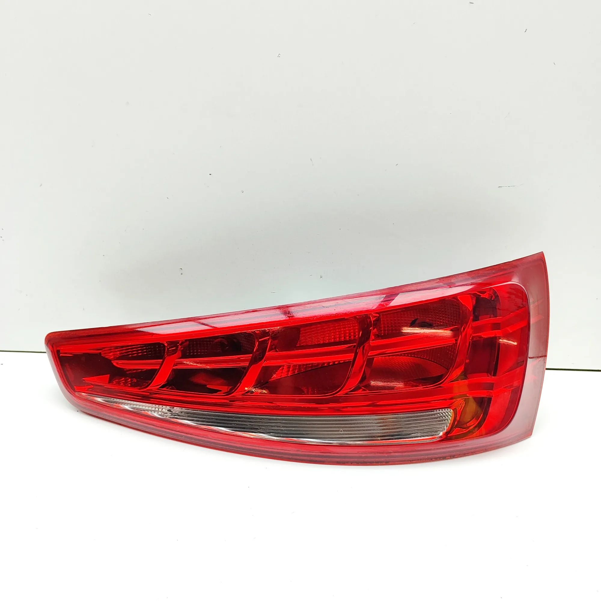 Audi Q3 (8U) Right Side Tailgate Tail Light Right Side Tailgate Tail Light — AUDI Q3 (8U) (...