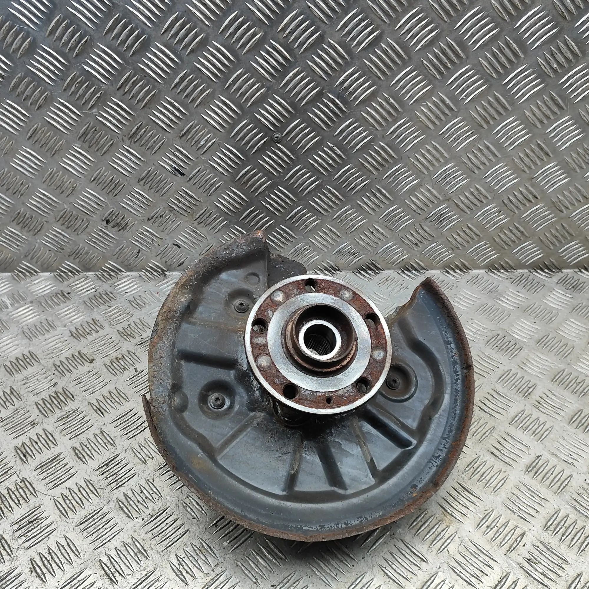 Audi Q3 (F3) Rear Left Wheel Hub Spindle Rear Left Wheel Hub Spindle — AUDI Q3 (Sportbac...