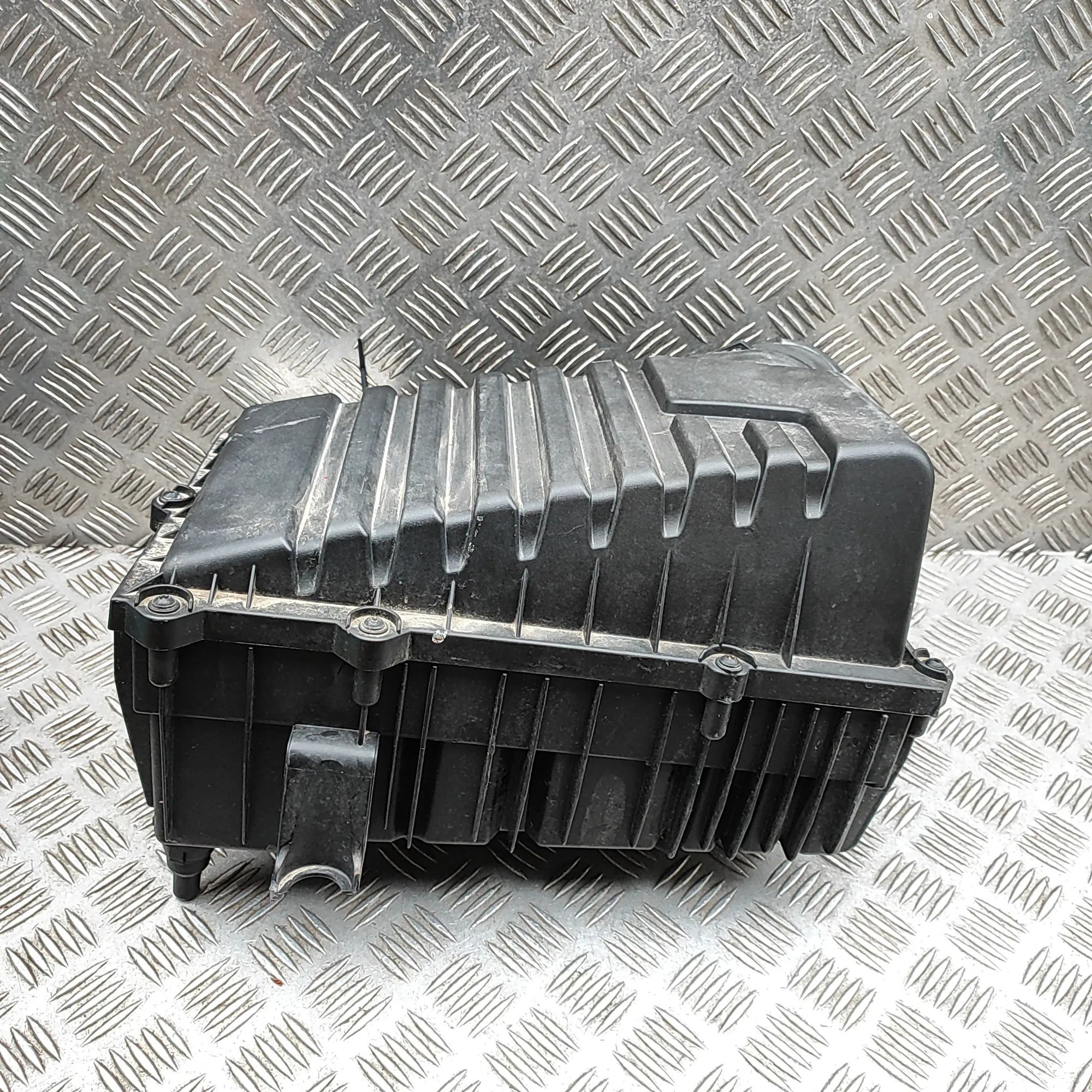 Audi Q3 (F3) Воздухоочиститель  Air Filter Box — AUDI Q3 (Sportback F3N) (2019-...