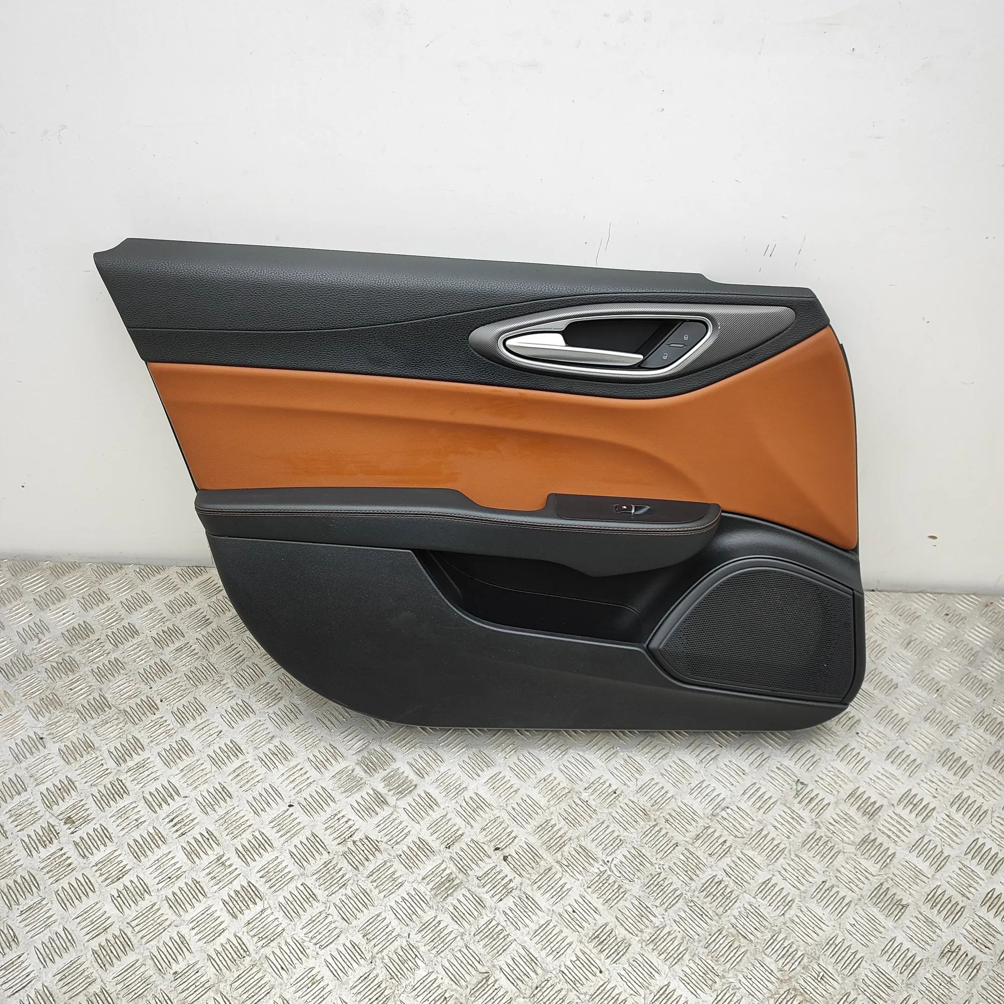 Alfa-Romeo Giulia (952) Front Left Door Panel Front Left Door Panel — ALFA ROMEO GIULIA (952_...