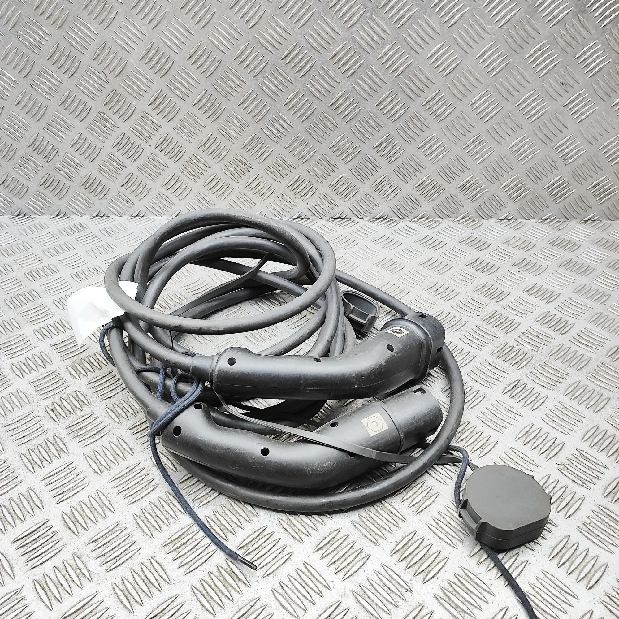 Nissan Leaf Battery Charging Cable Battery charging cable — NISSAN LEAF (ZE1) (201...