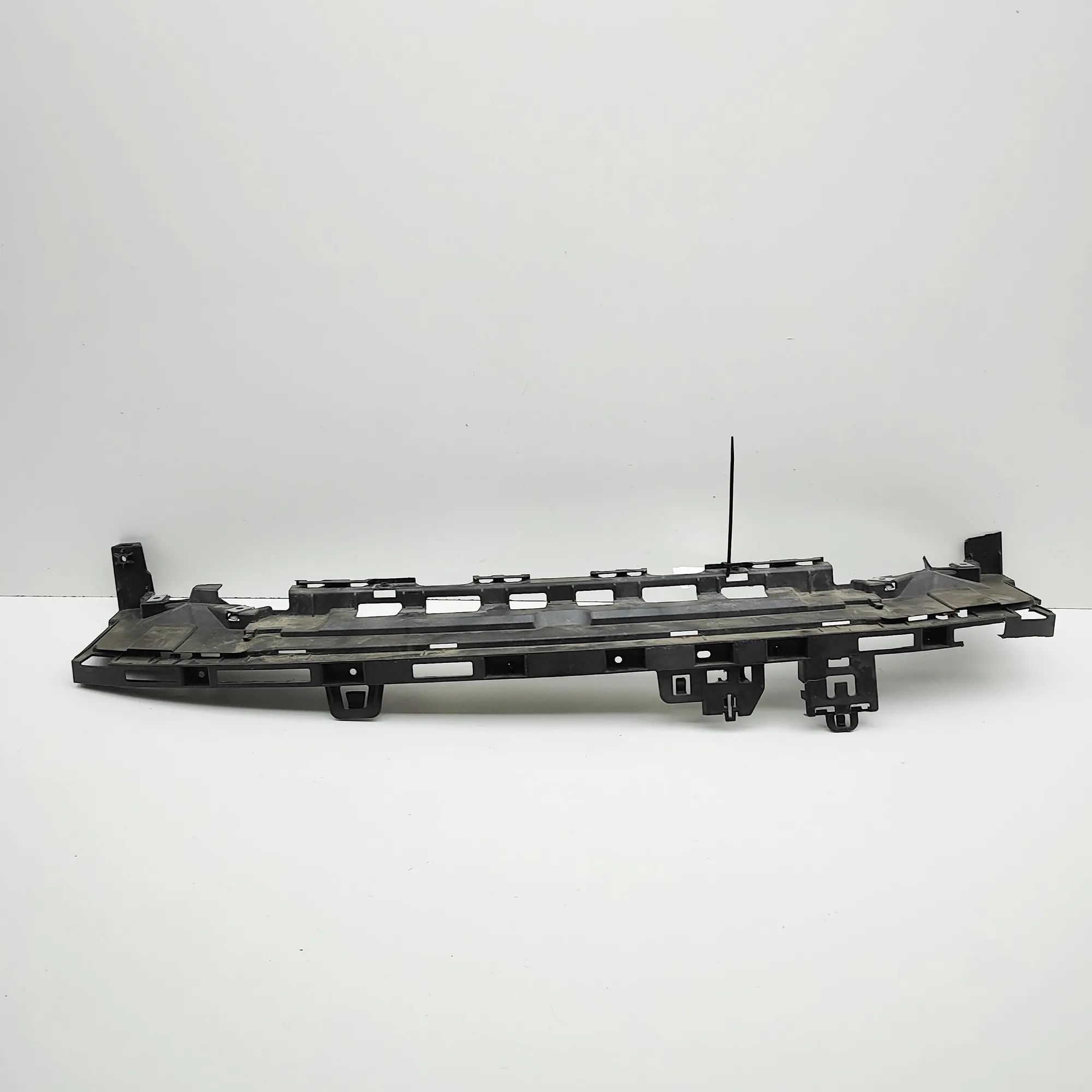Porsche 911 (992) Rear Bumper Middle Bracket Rear Bumper Middle Bracket — PORSCHE 911 (992) ...