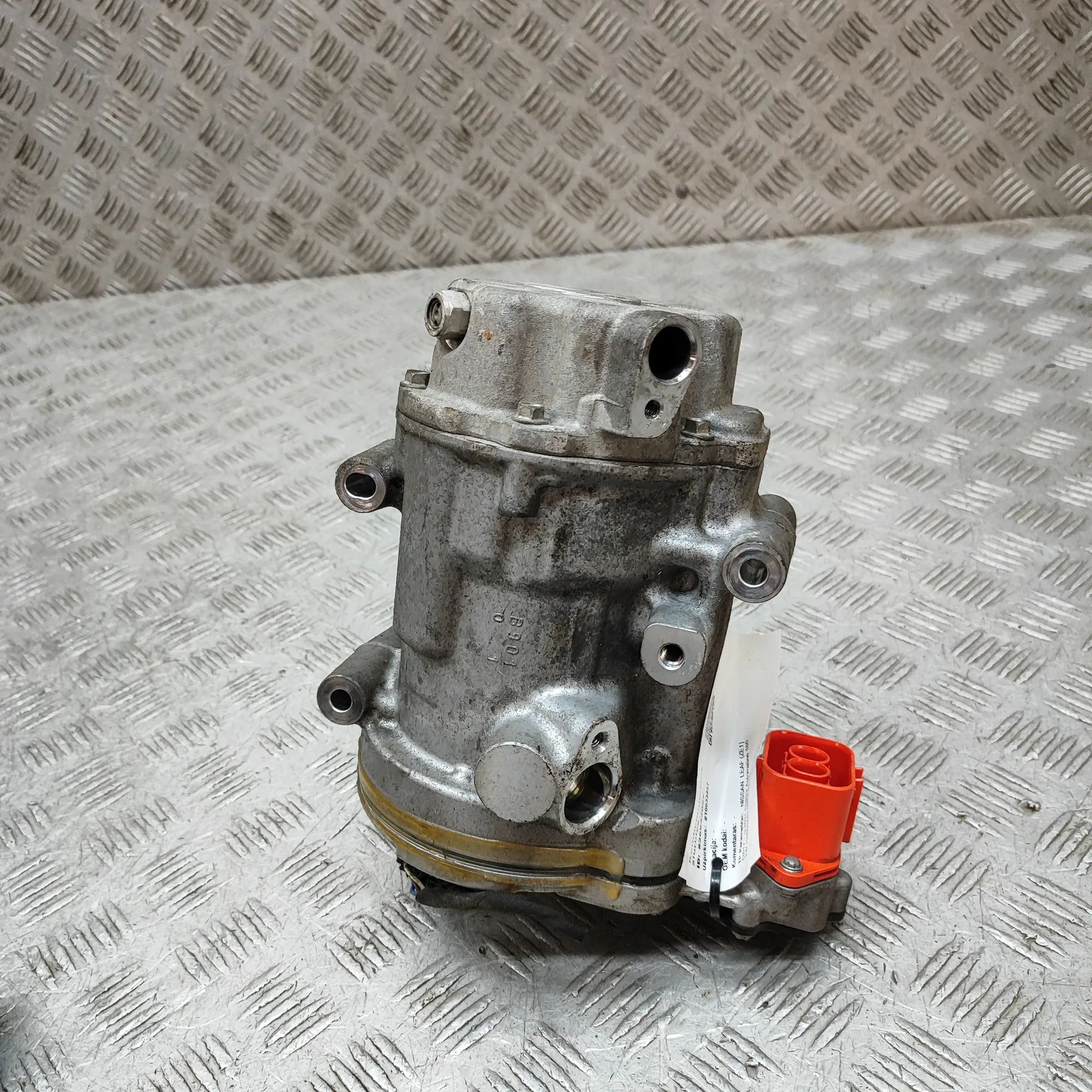Nissan Leaf Air-conditioning compressor Air-conditioning compressor — NISSAN LEAF (ZE1)...