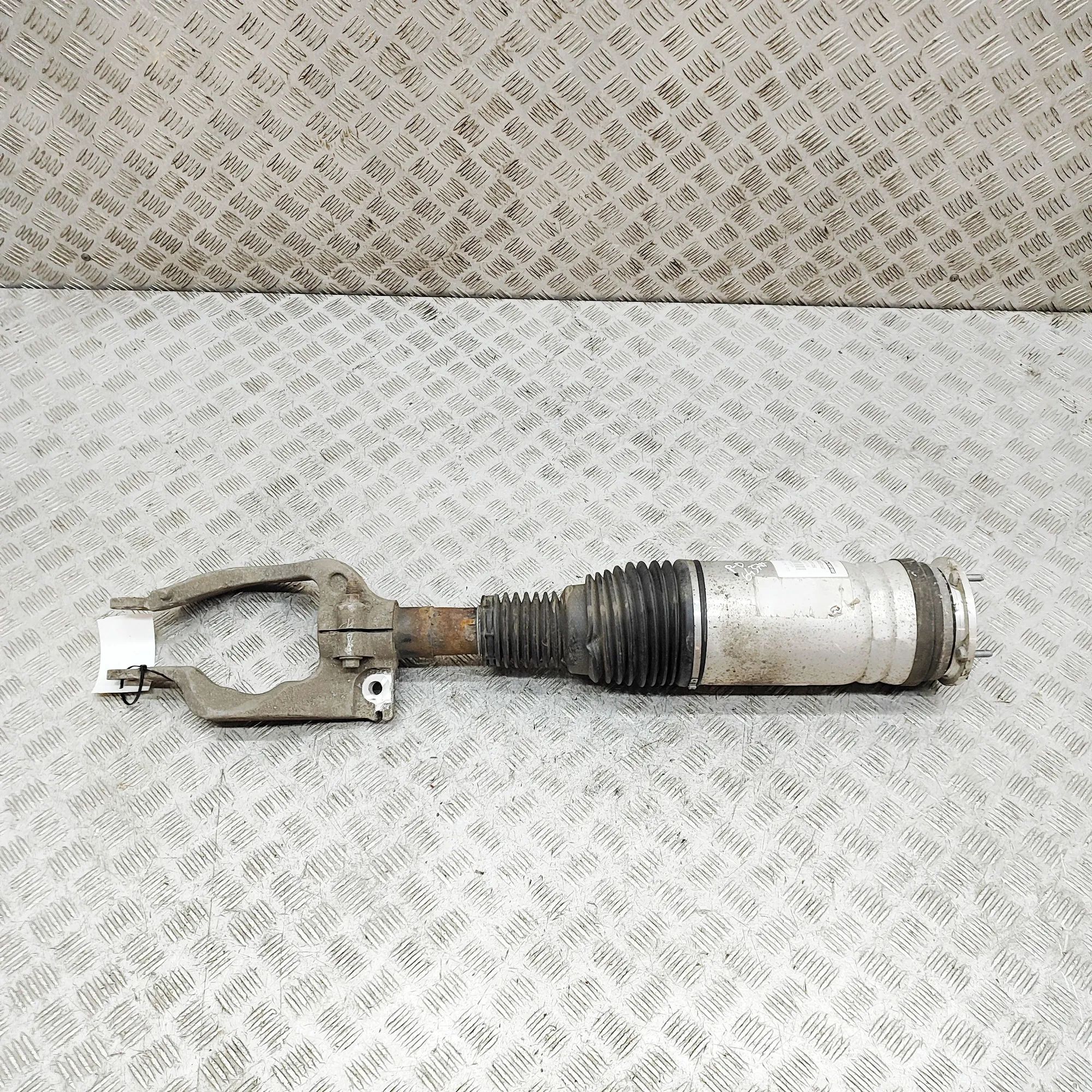 Land Rover Range Rover Sport (L494) Front Right Air Shock Absorber Front Right Air Shock Absorber — LAND ROVER RAN...