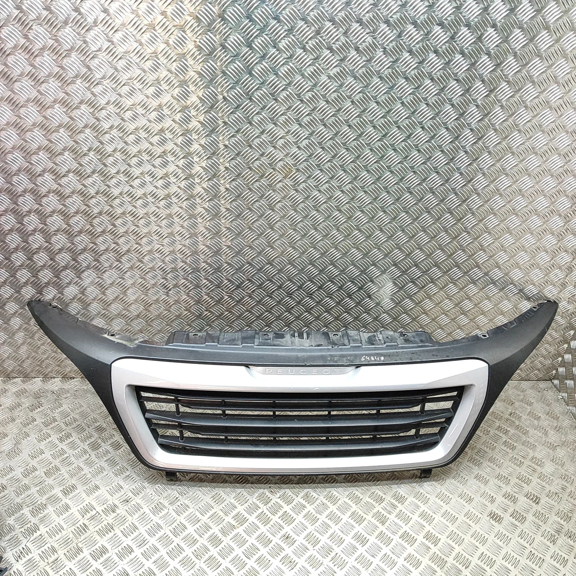 Peugeot Boxer Radiator Grille Radiator grille — PEUGEOT BOXER (Minibus / pass...