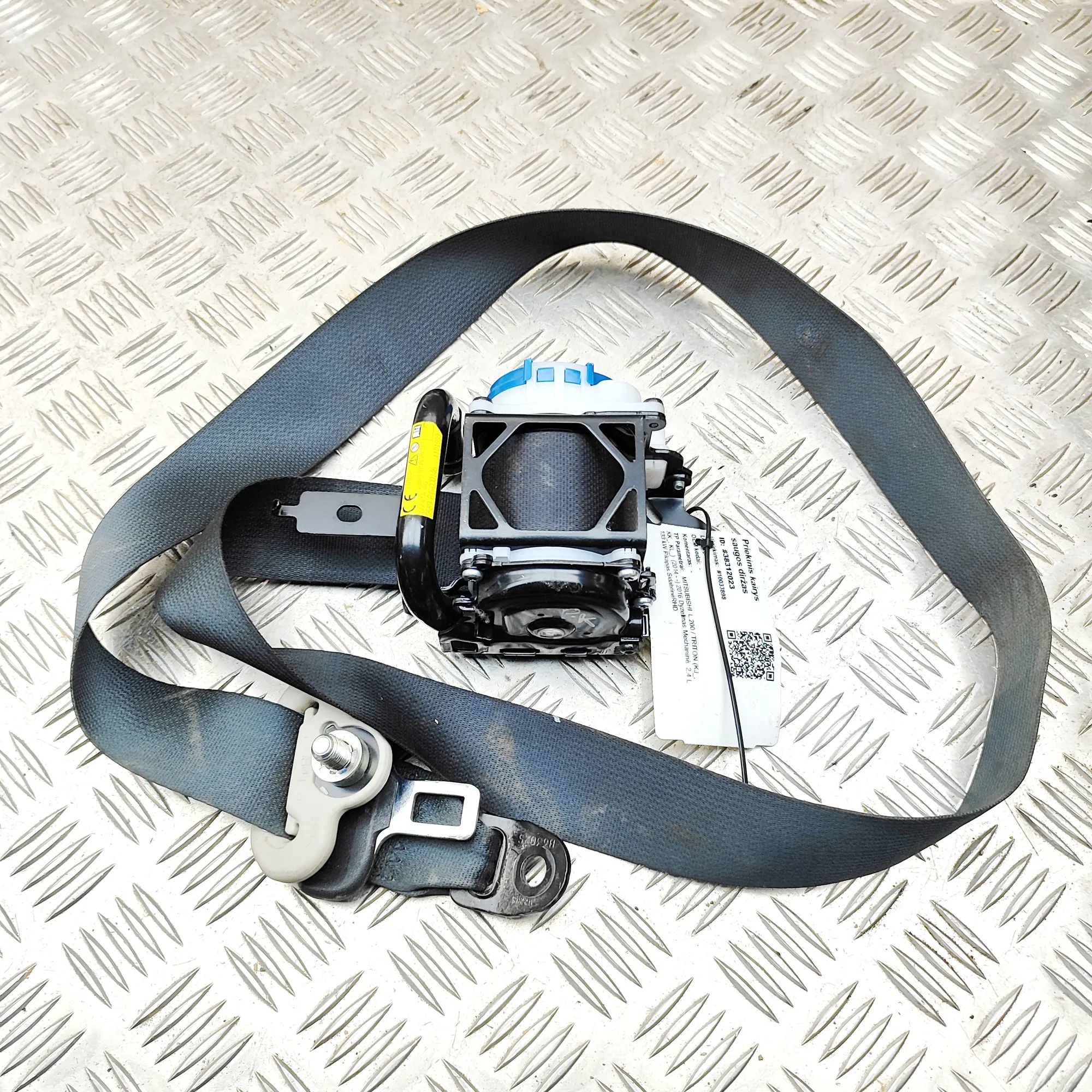 Mitsubishi L200 Front Left Seatbelt Front Left Seatbelt — MITSUBISHI L (200 / TRITO...