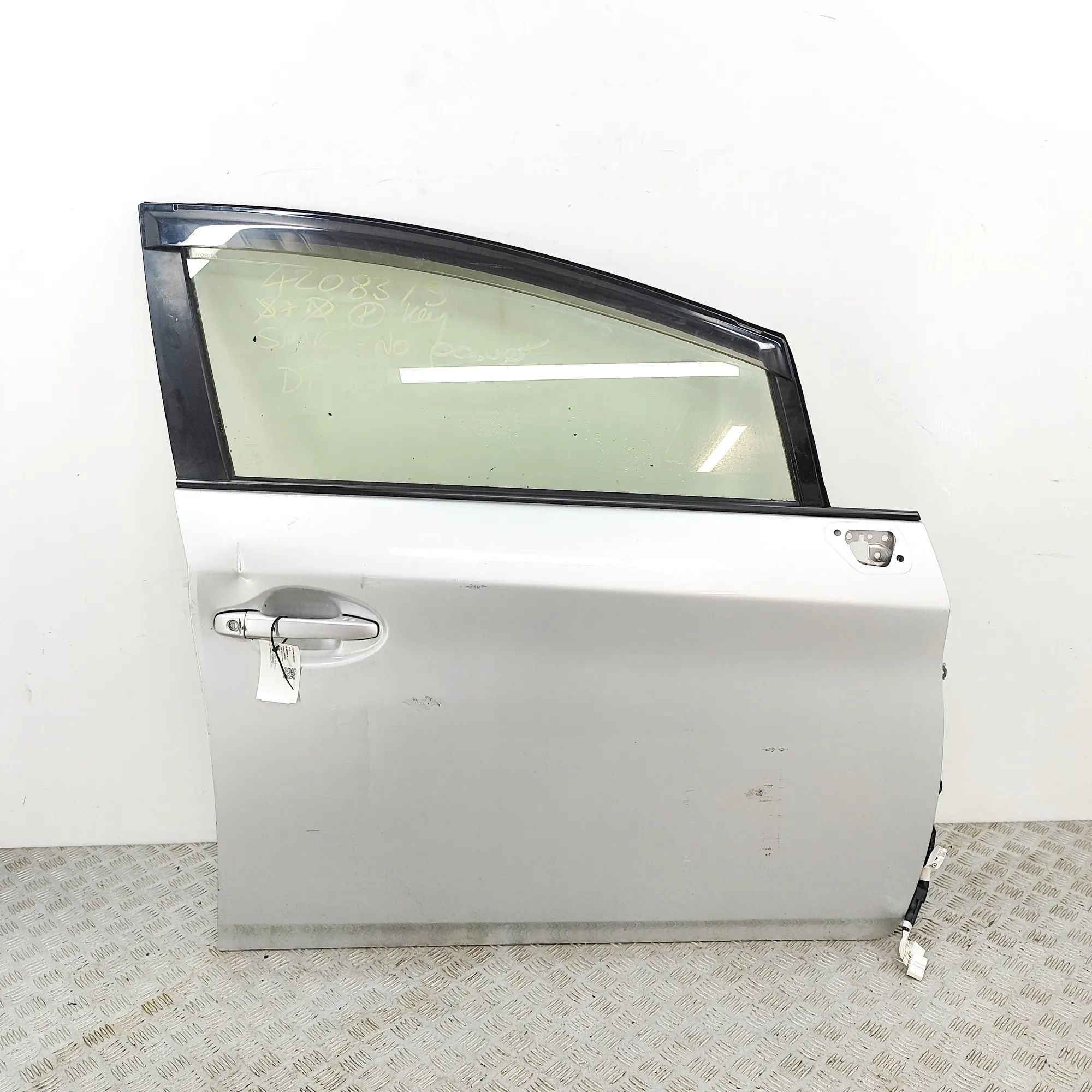 Toyota Prius+ Door — front right Door — front right — TOYOTA PRIUS (_W3_) (2009-...