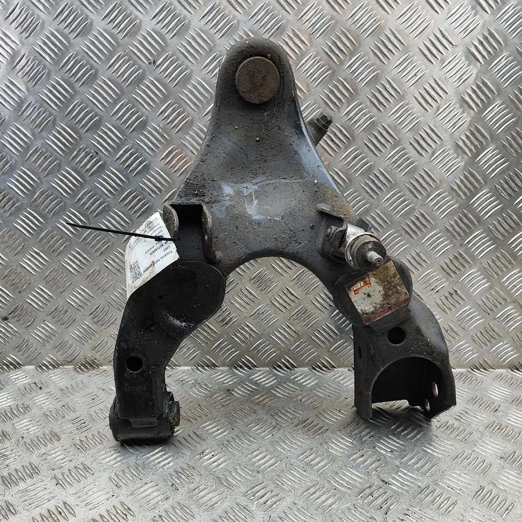 Toyota Land Cruiser 100 Front Left Lower Control Arm Front Left Lower Control Arm — TOYOTA LAND CRUI...