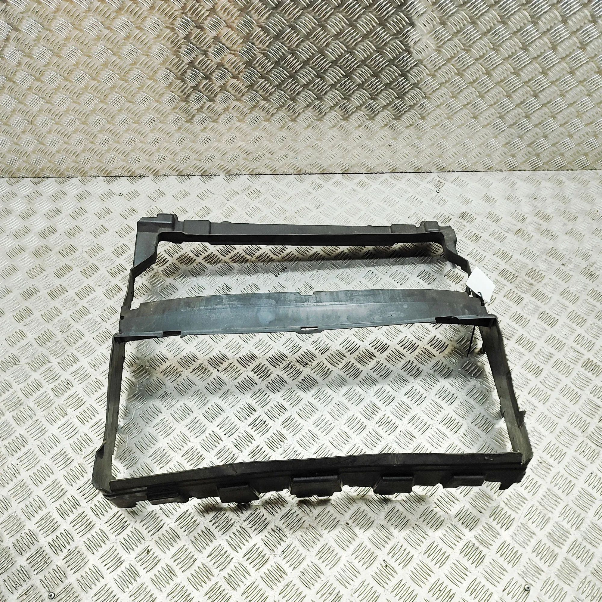 Land Rover Range Rover Sport (L494) Radiator Air Guide Duct Radiator Air Guide Duct — LAND ROVER RANGE ROVE...