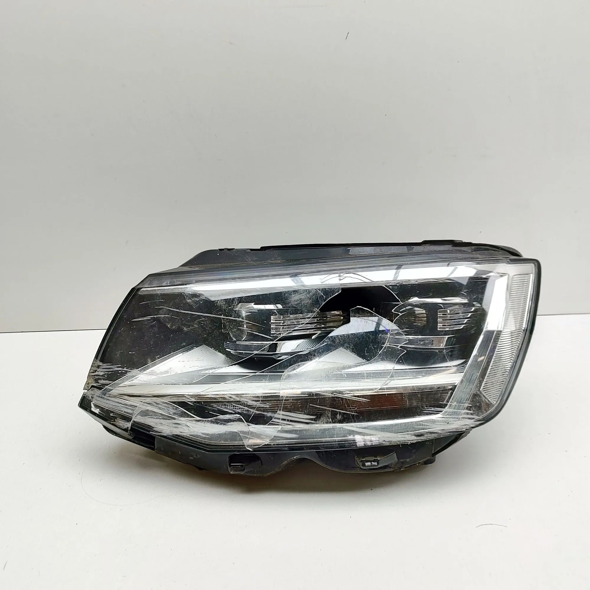 Volkswagen Transporter (T6, Caravelle, Multivan) Front Left Headlight Front Left Headlight — VW TRANSPORTER (VI T6 Mi...