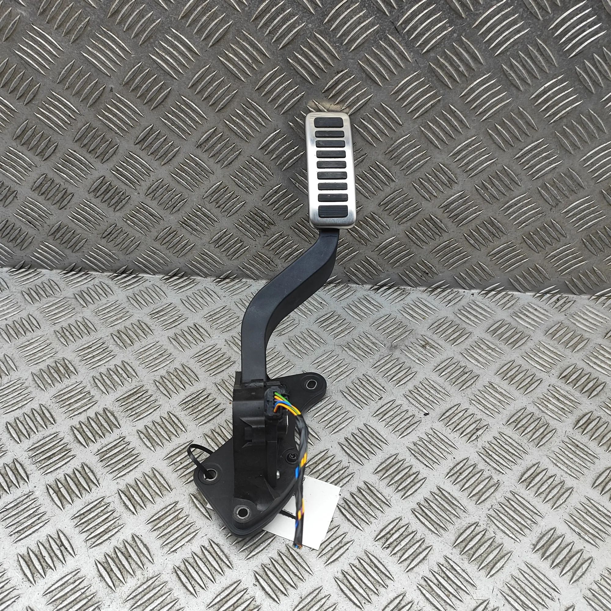 Land Rover Defender Throttle Pedal Throttle Pedal — LAND ROVER DEFENDER (Station W...