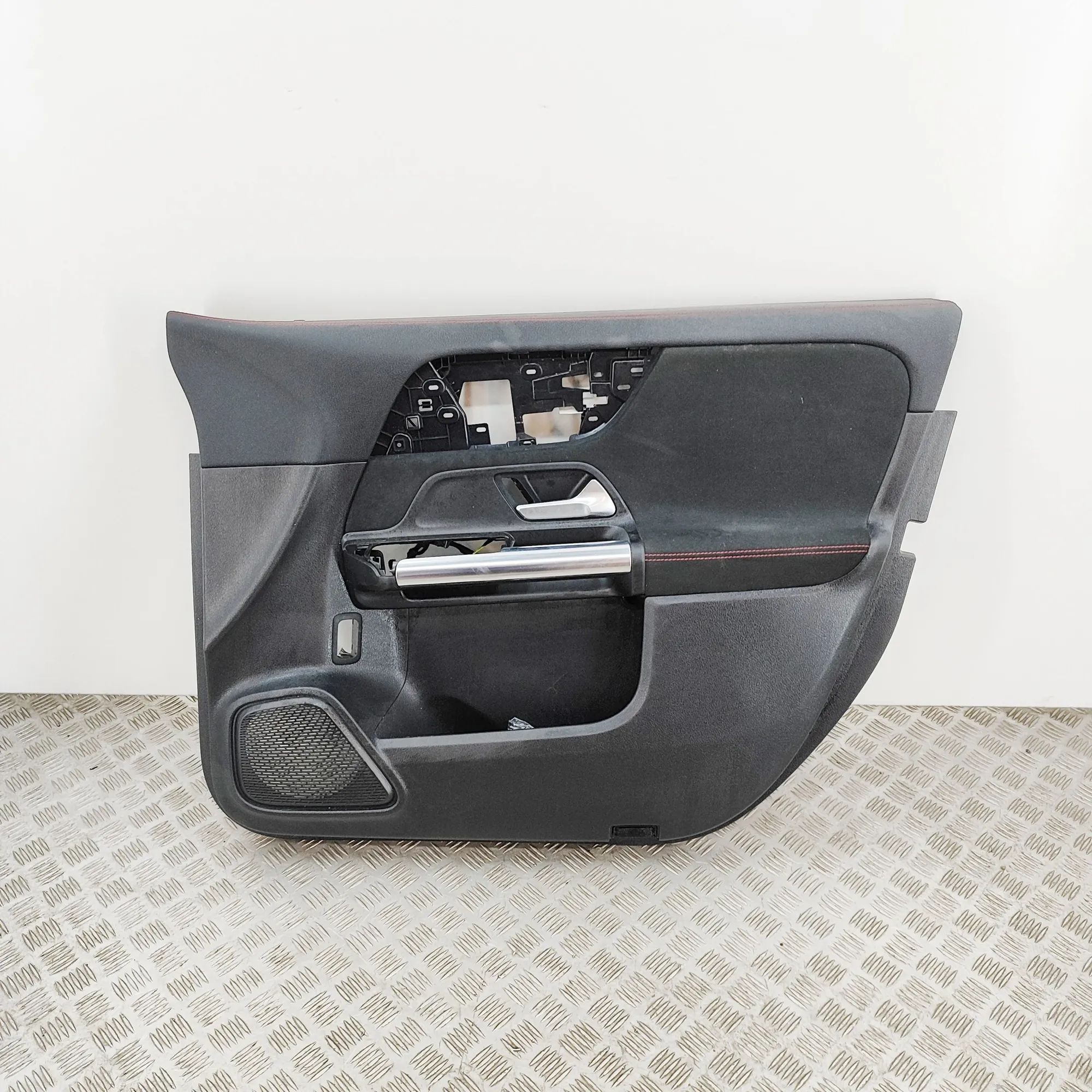 Mercedes-Benz GLA (X156) Front Right Door Panel Front Right Door Panel — MERCEDES BENZ GLA (H24...