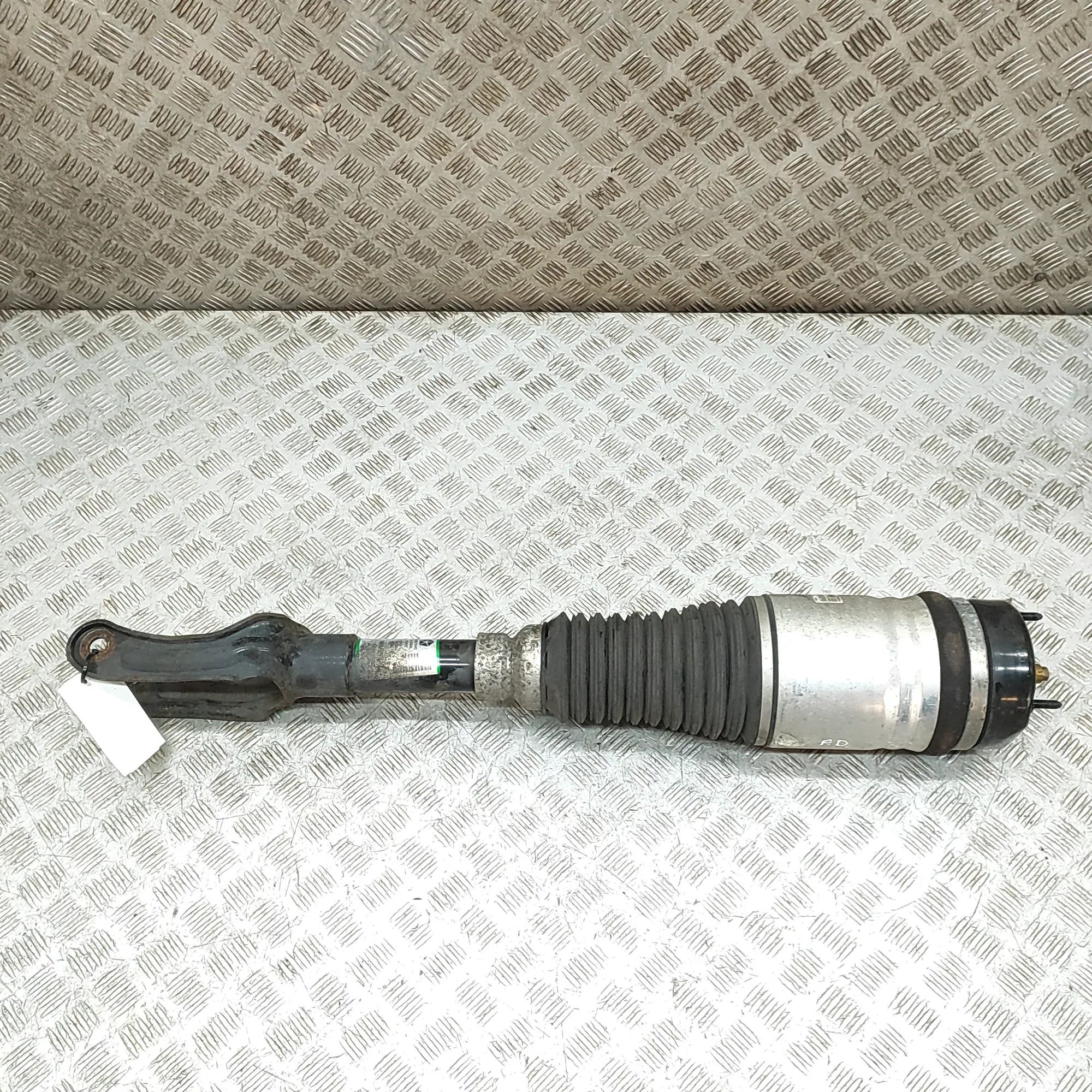 Jeep Grand Cherokee (WK) Front Right Air Shock Absorber Front Right Air Shock Absorber — JEEP GRAND CHE...