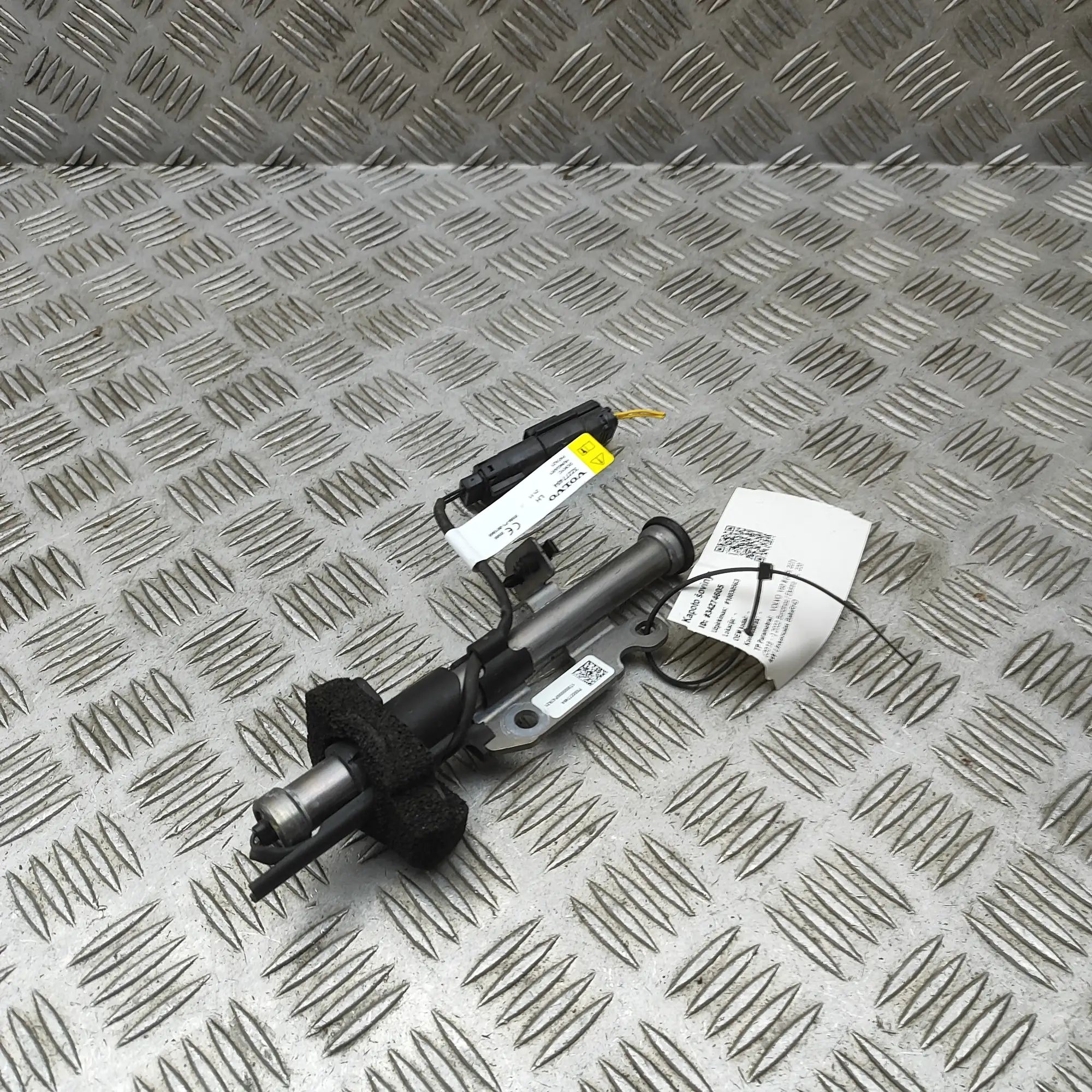 Volvo V60 Hood Hinge Actuator Hood Hinge Actuator — VOLVO V60 (II 225, 227) (...