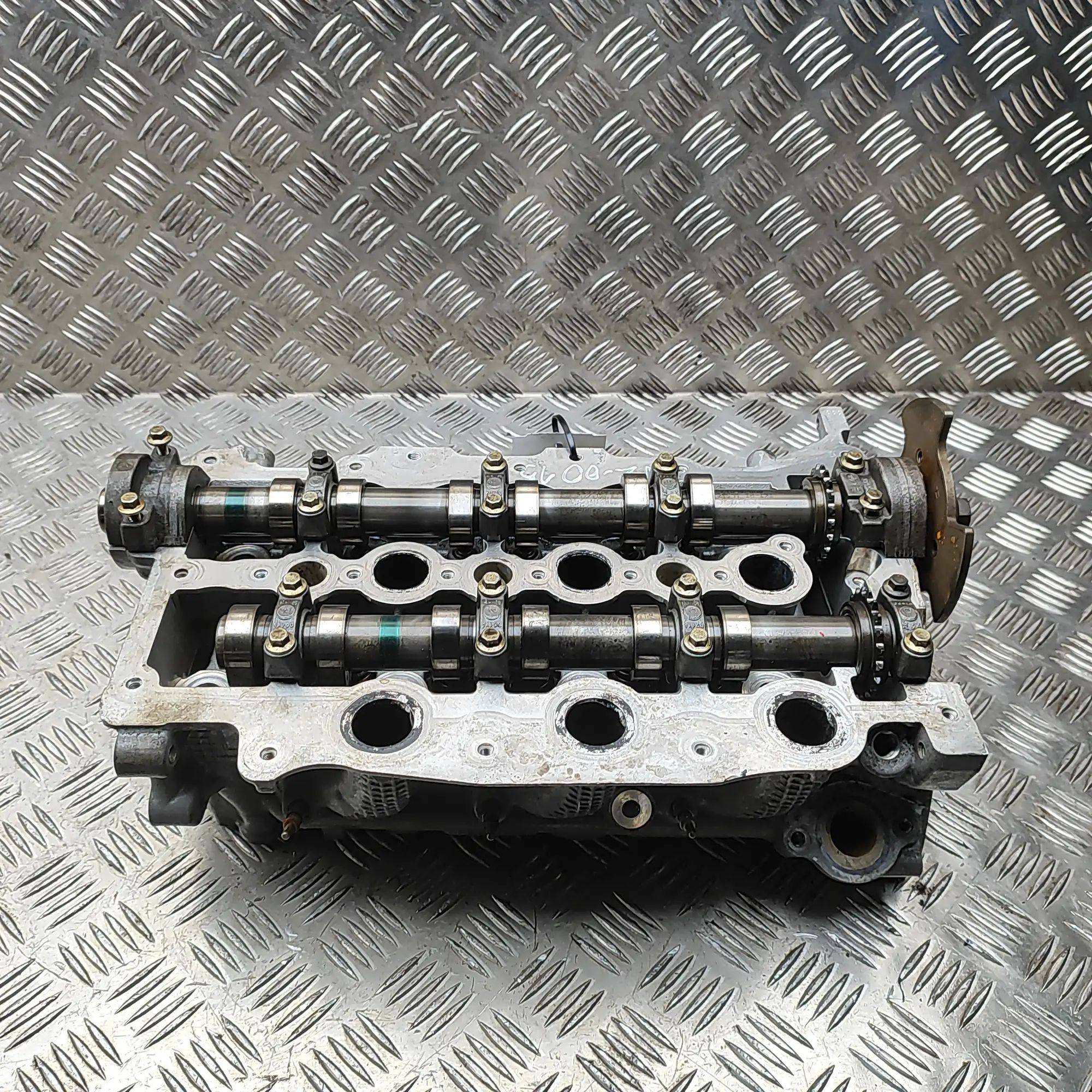 Jaguar XF Left Side Engine Head Left Side Engine Head — JAGUAR XF (X250) (2008-...