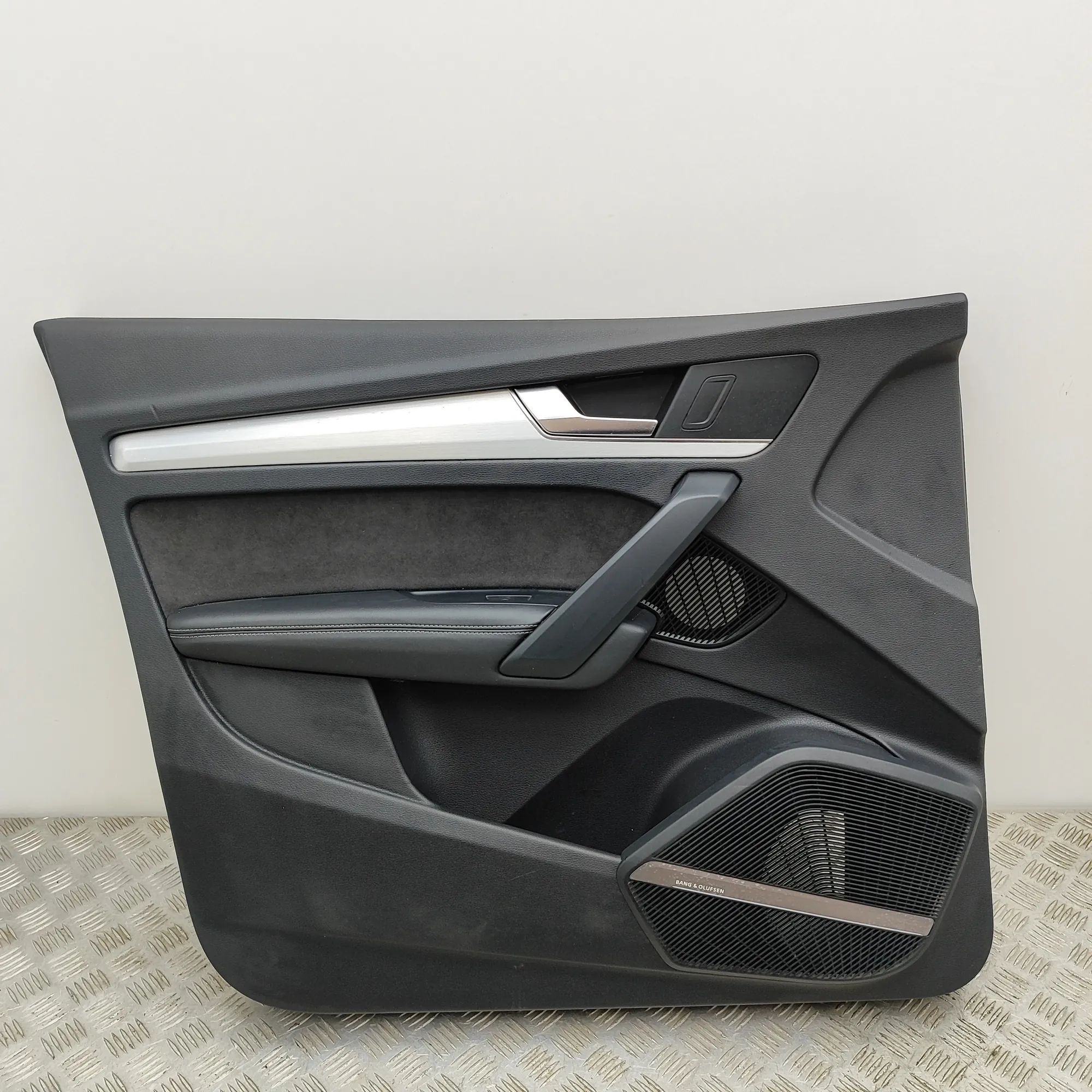Audi Q5 (8R) Front Left Door Panel Front Left Door Panel — AUDI Q5 (FY) (2016-...)...