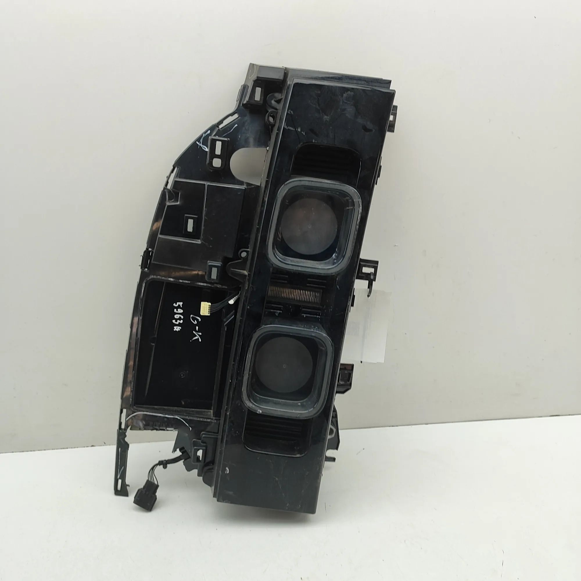 Land Rover Defender Rear Left Tail Light Rear Left Tail Light — LAND ROVER DEFENDER (Sta...