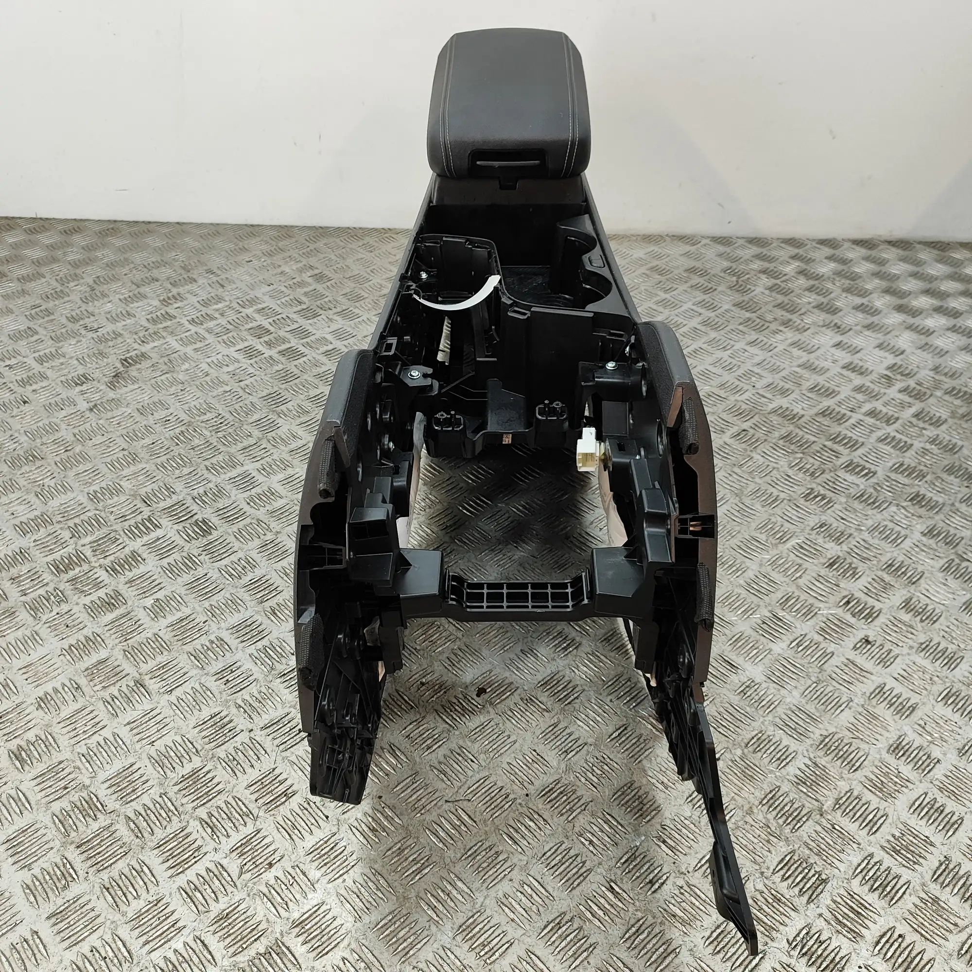 Kia Sportage center console center Console — KIA SPORTAGE (V NQ5) (2021-......