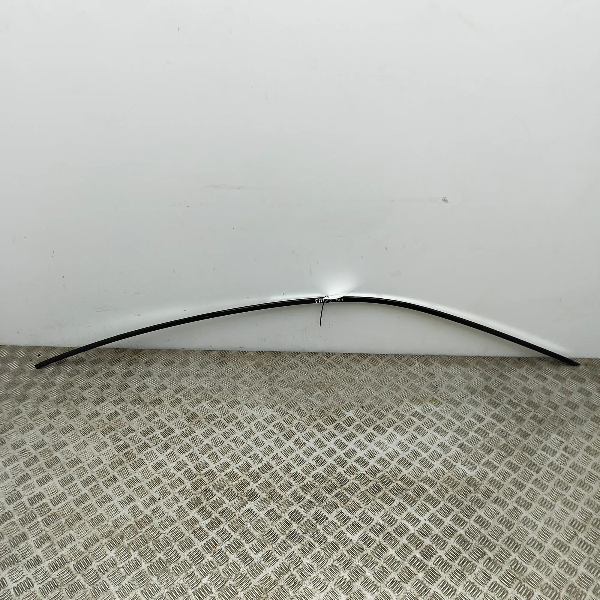 Maserati Levante Right Side Roof Strip Trim Right Side Roof Strip Trim — MASERATI LEVANTE (...