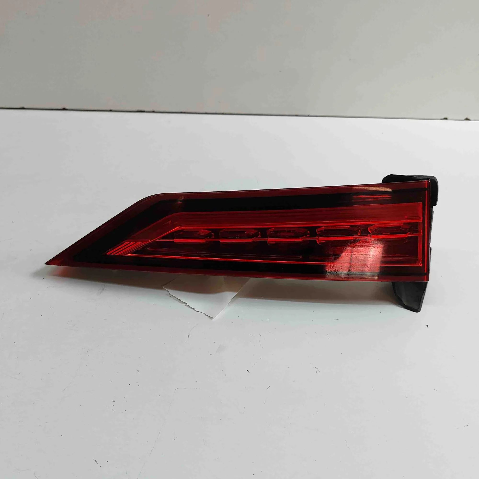 Volvo V60 Left Side Tailgate Tail Light Left Side Tailgate Tail Light — VOLVO V60 (II 2...
