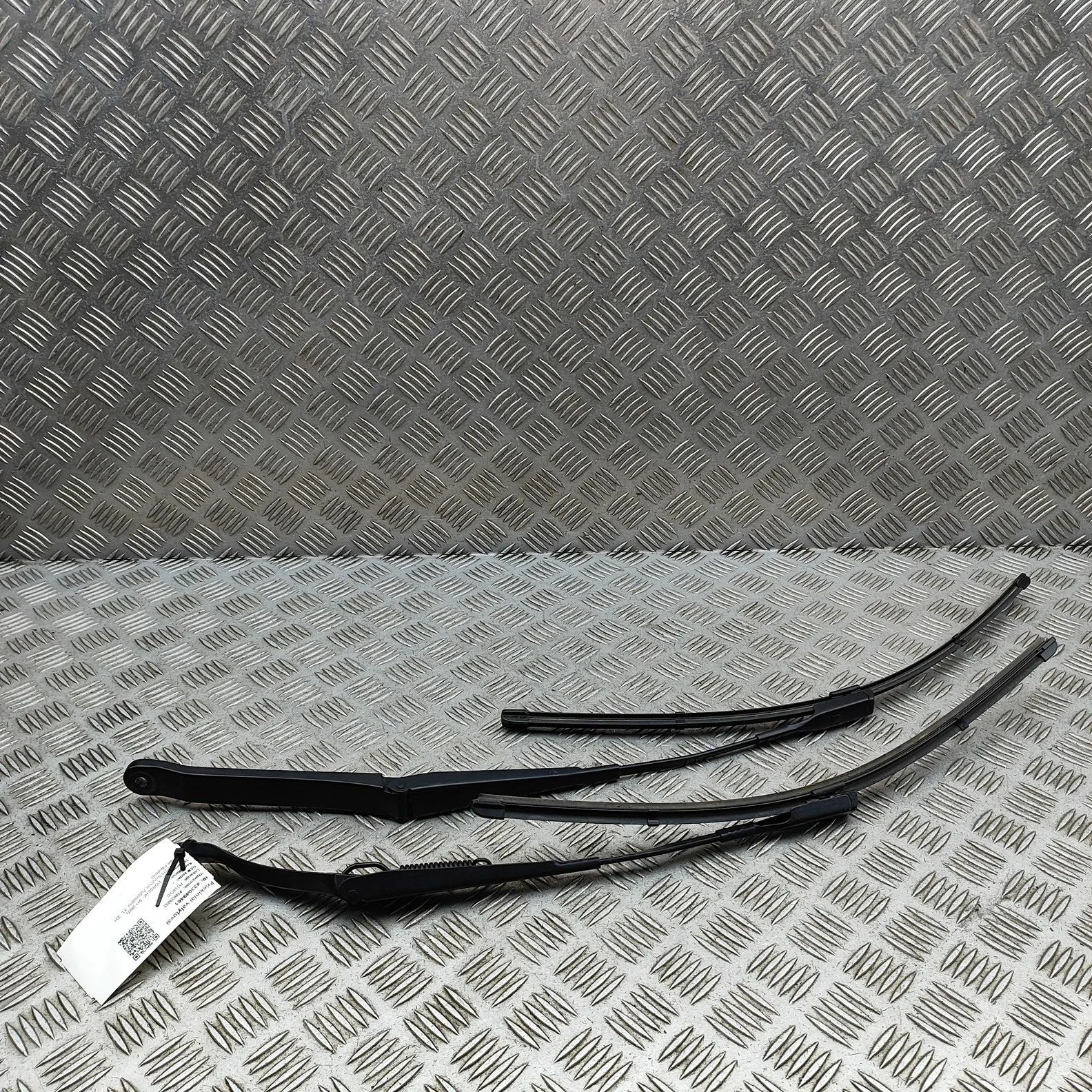Porsche 911 (992) Front Wiper Arms Front Wiper Arms — PORSCHE 911 (992) (2019-...)...